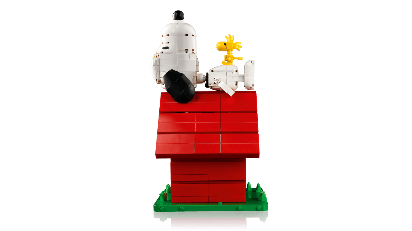 21368 Snoopy's Doghouse