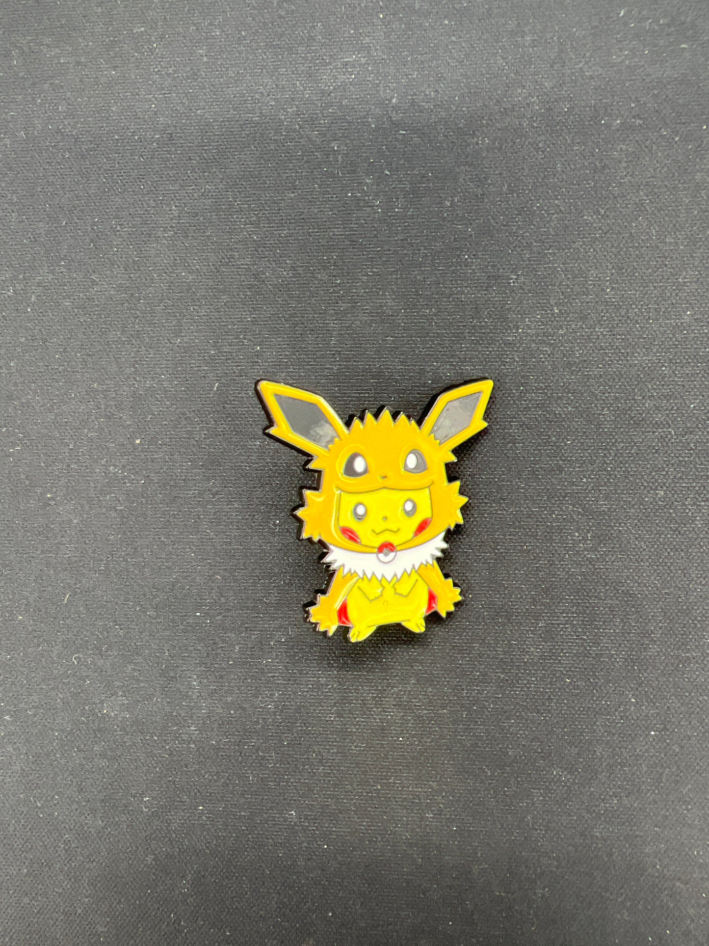 Auction Lot 174: Pokemon Pin Jolteon Pikachu Poncho