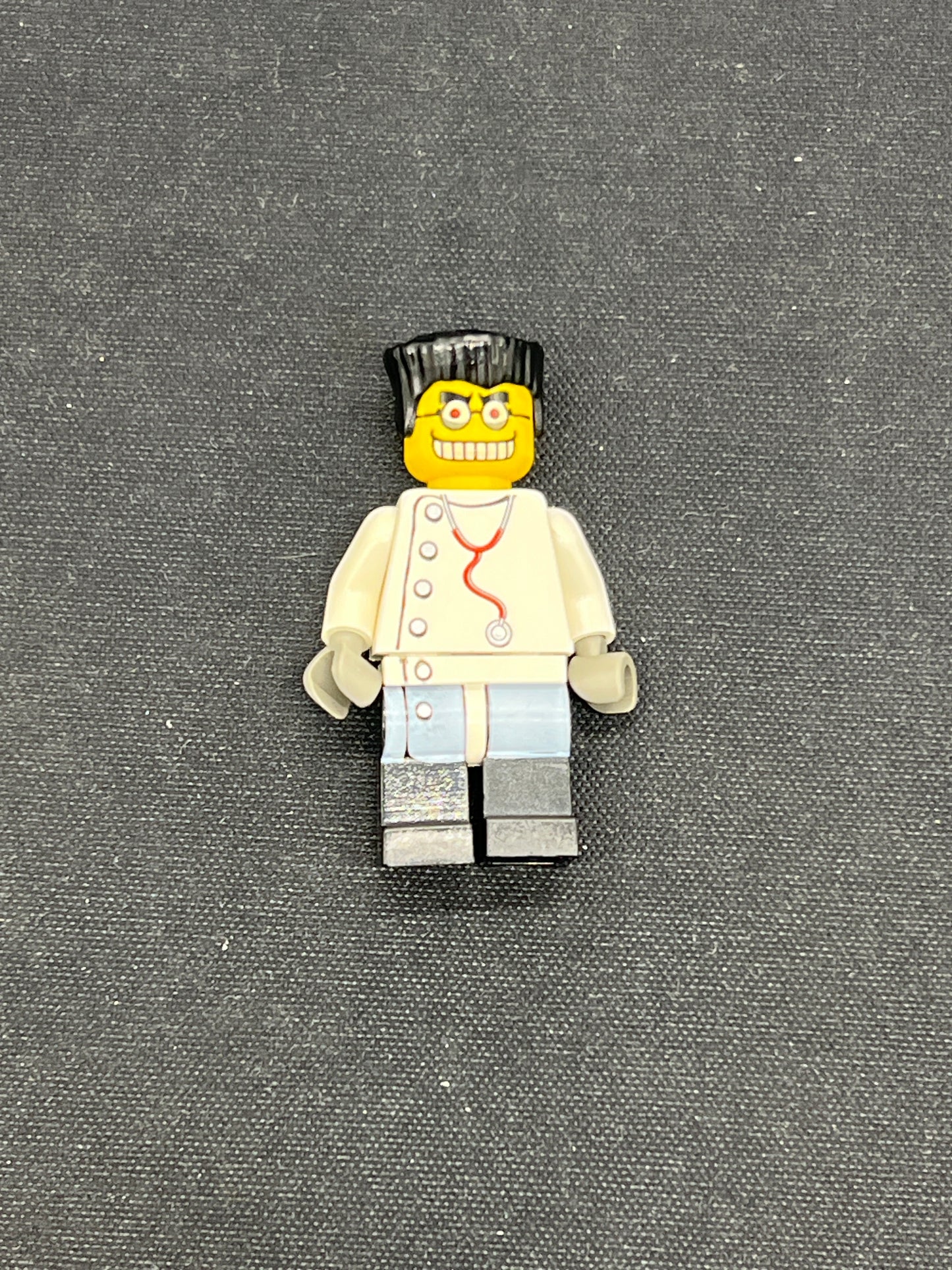 Auction Lot 222: Lego Loose Minifigure Mad Scientist