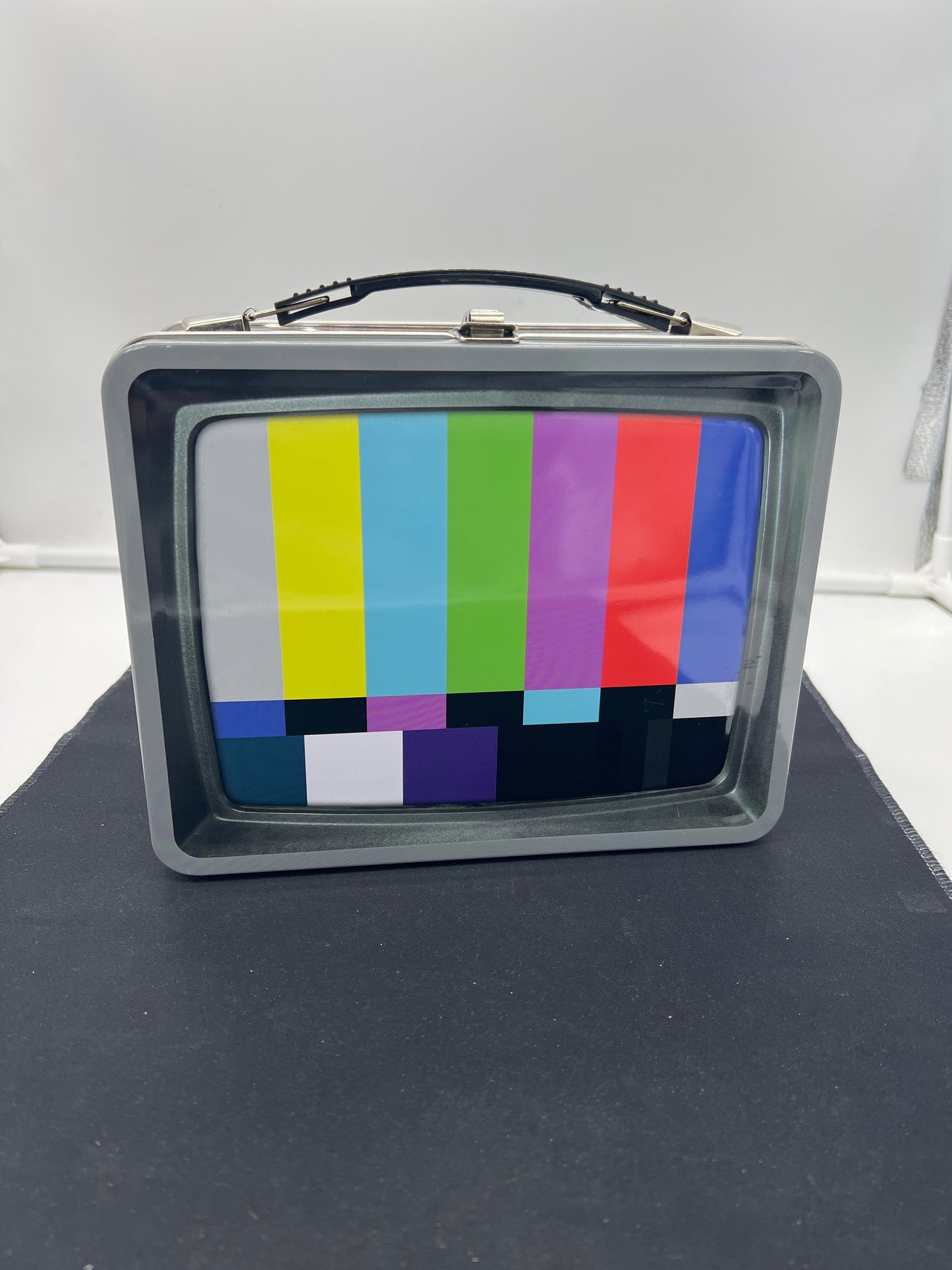 Auction Lot 217: Aluminum TV Lunchbox