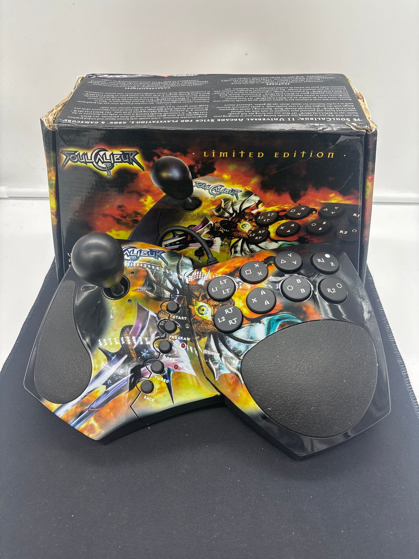Auction Lot 114: Soul Calibur II Universal Arcade Stick for PS2, XBox & Gamecube