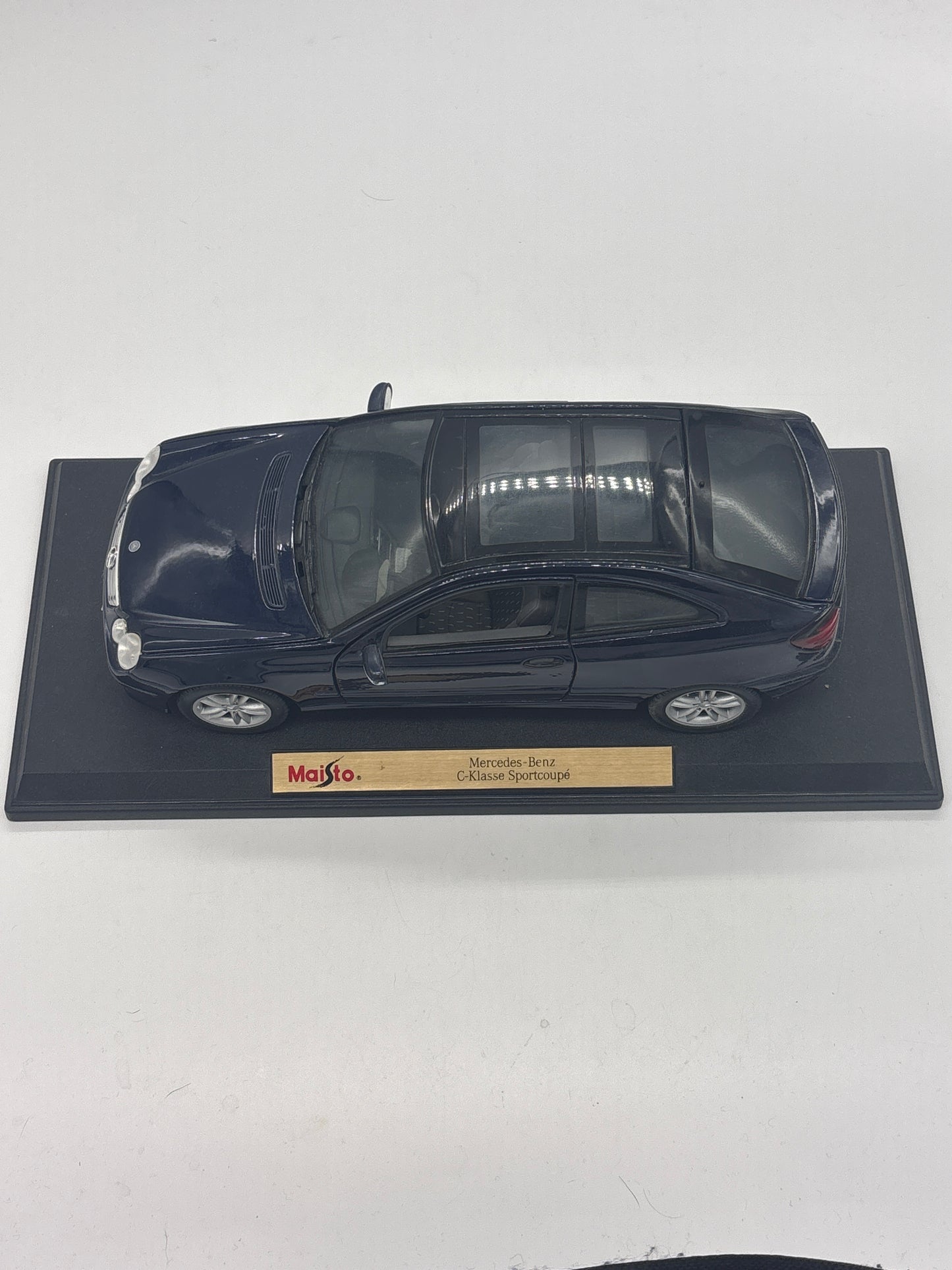 Auction Lot 1: Mercedes Benz C Klasse Sportcoupe Die Cast Figure