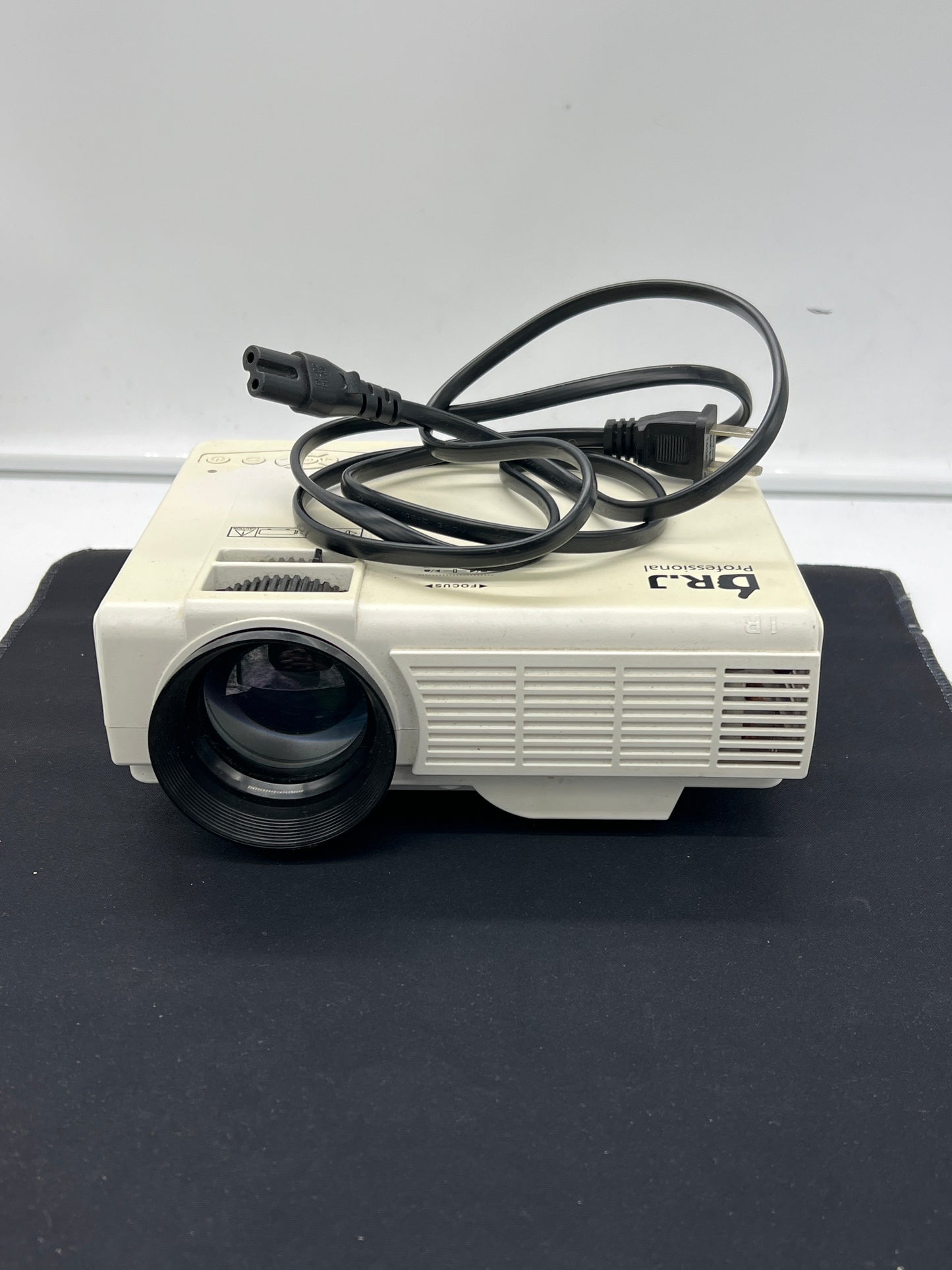 Auction Lot 297: BR.1 Mini Projector Portable LED HDMI/USB