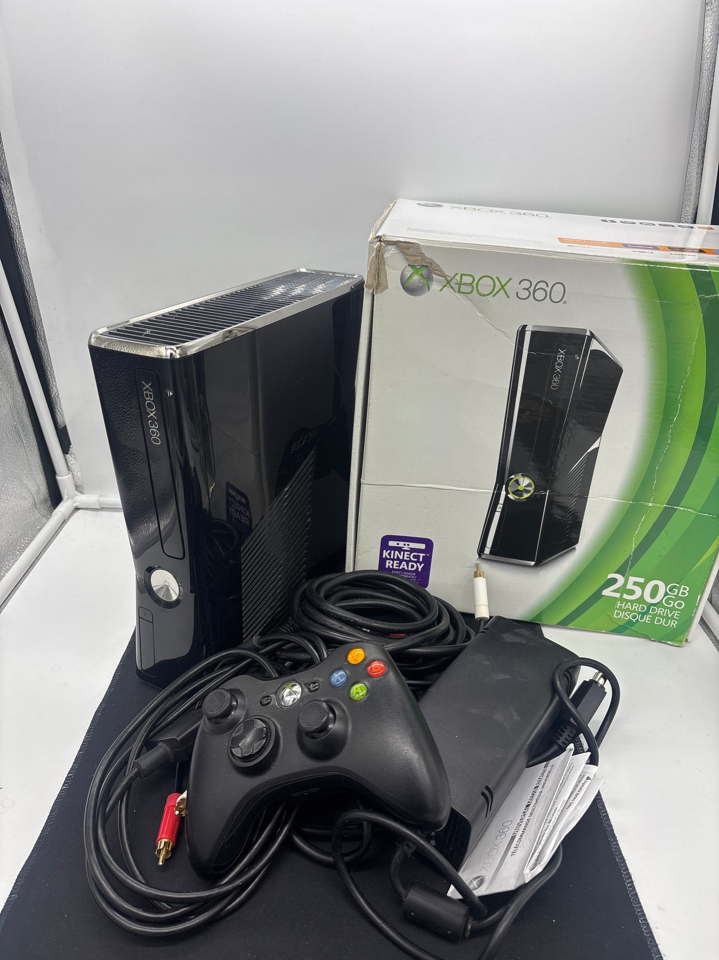 Auction Lot 2: XBOX 360 250GB Console With Power Cords Box and Controller Untested