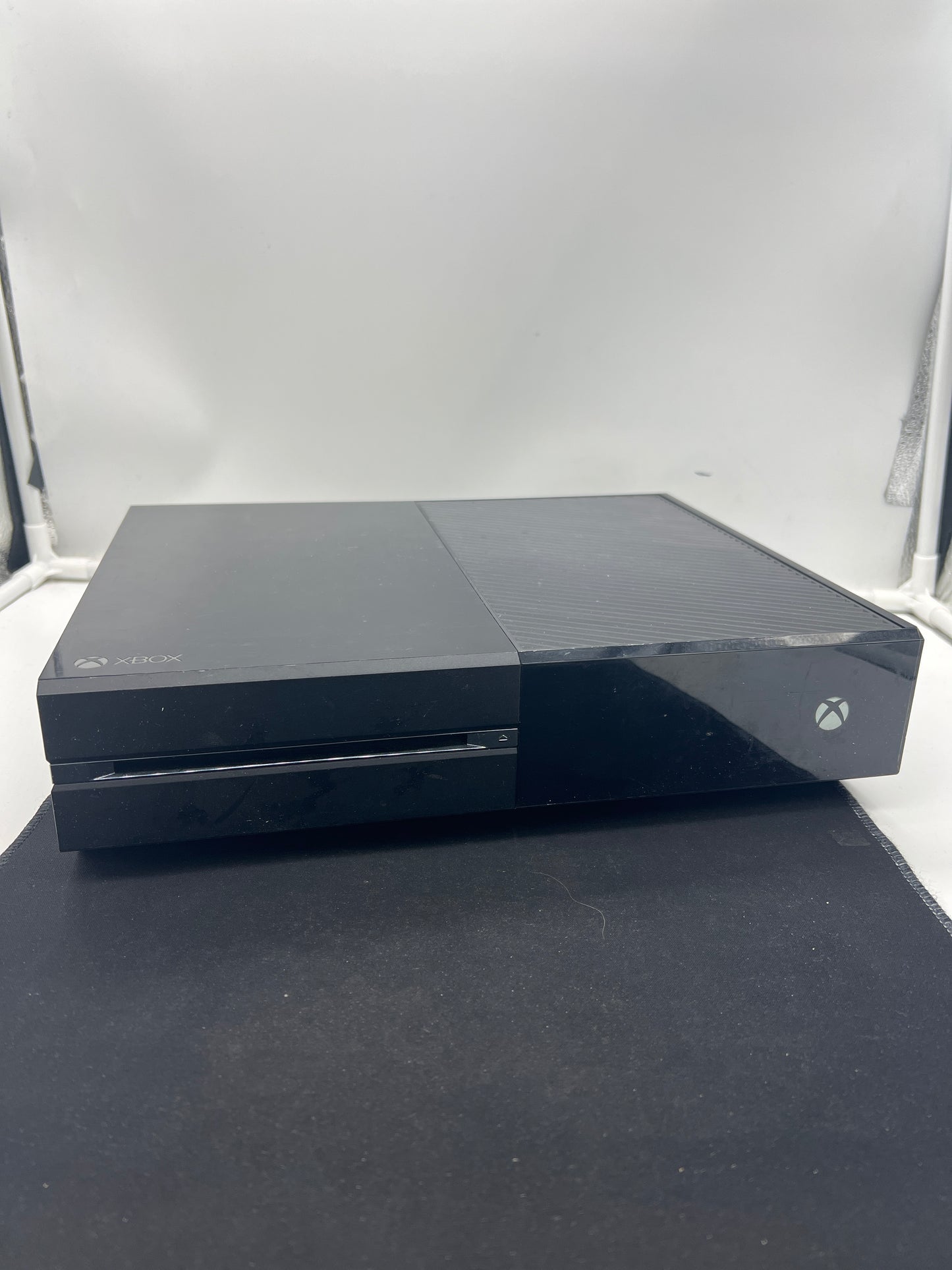 Auction Lot 176: XBOX ONE Console 1540 Missing Cables and Controller UNTESTED