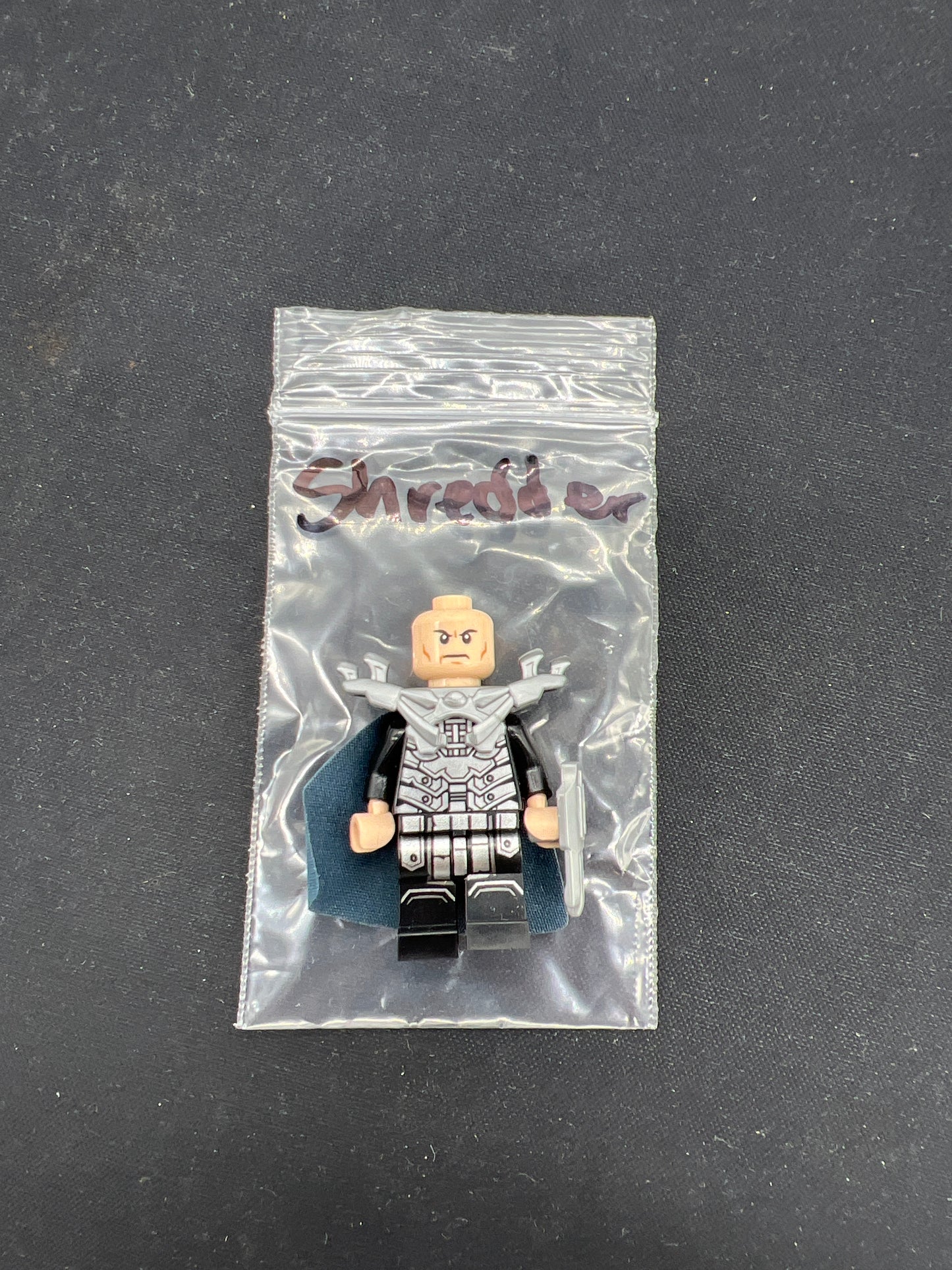 Auction Lot 195: Lego Minifigure Loose Shredder