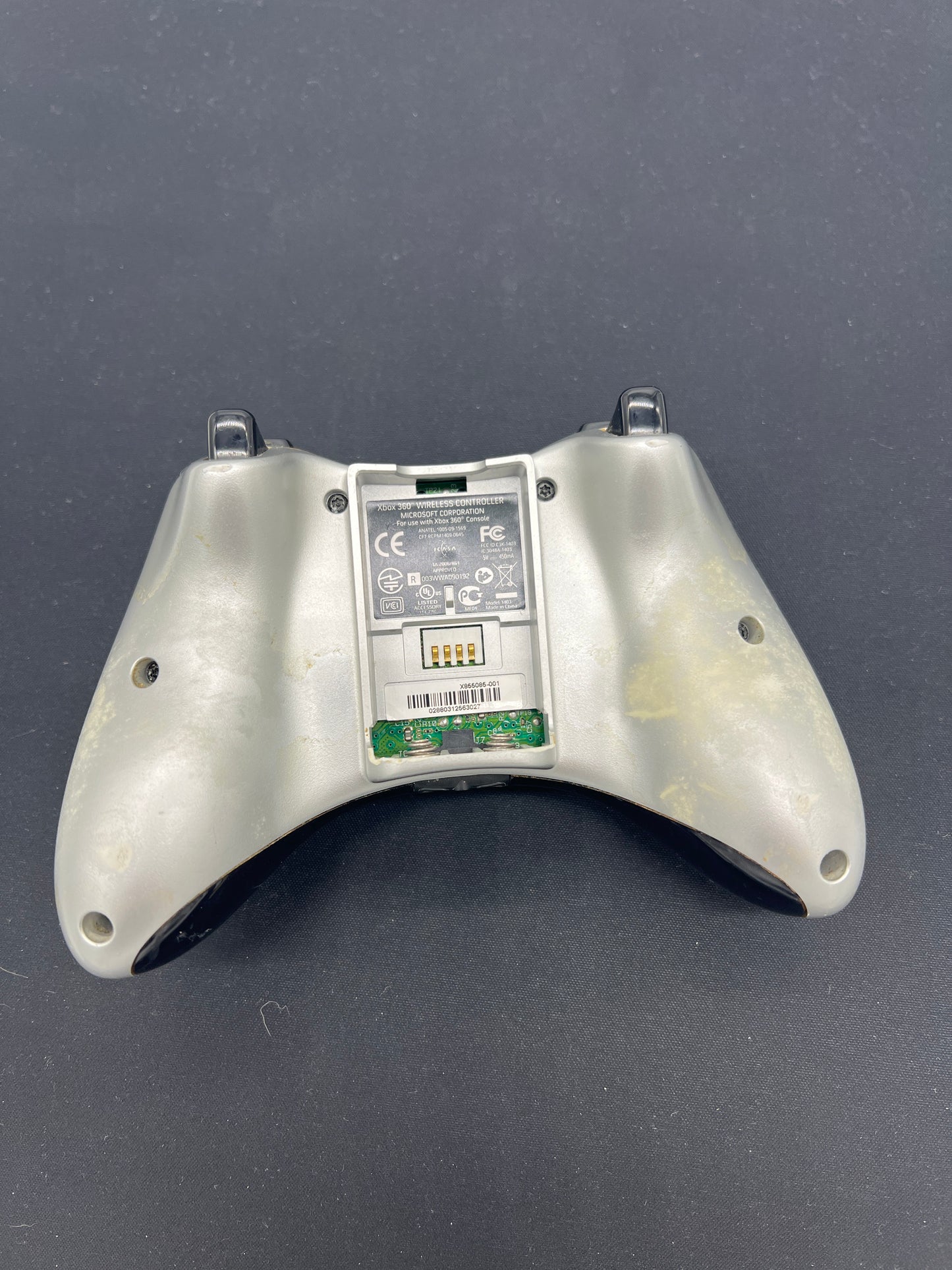 Auction Lot 114: XBOX 360 Halo Reach Silver Controller Missing Battery Pack Untested