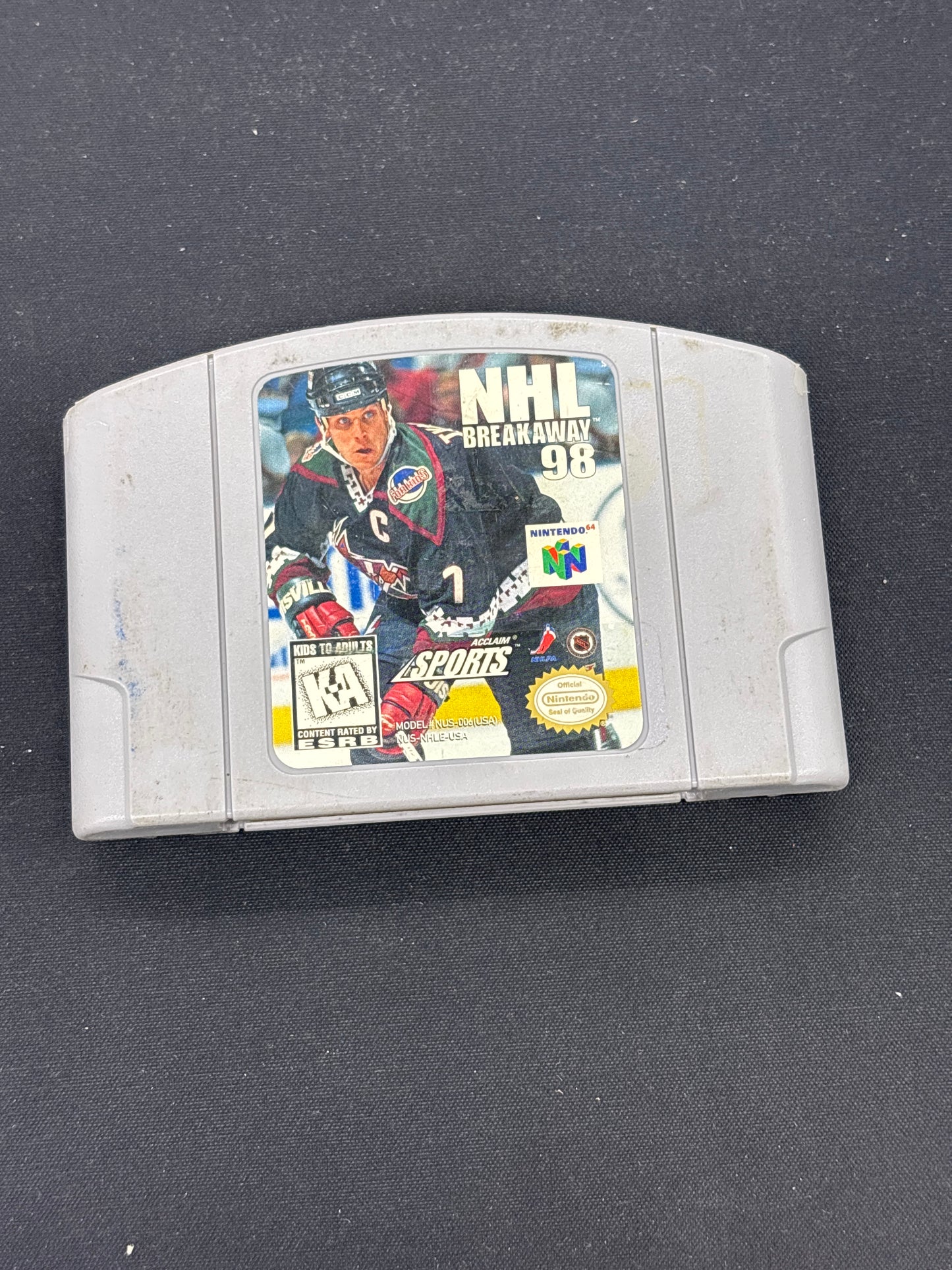 Auction Lot 113: NHL Breakaway 98 Video Game Nintendo N64 Loose