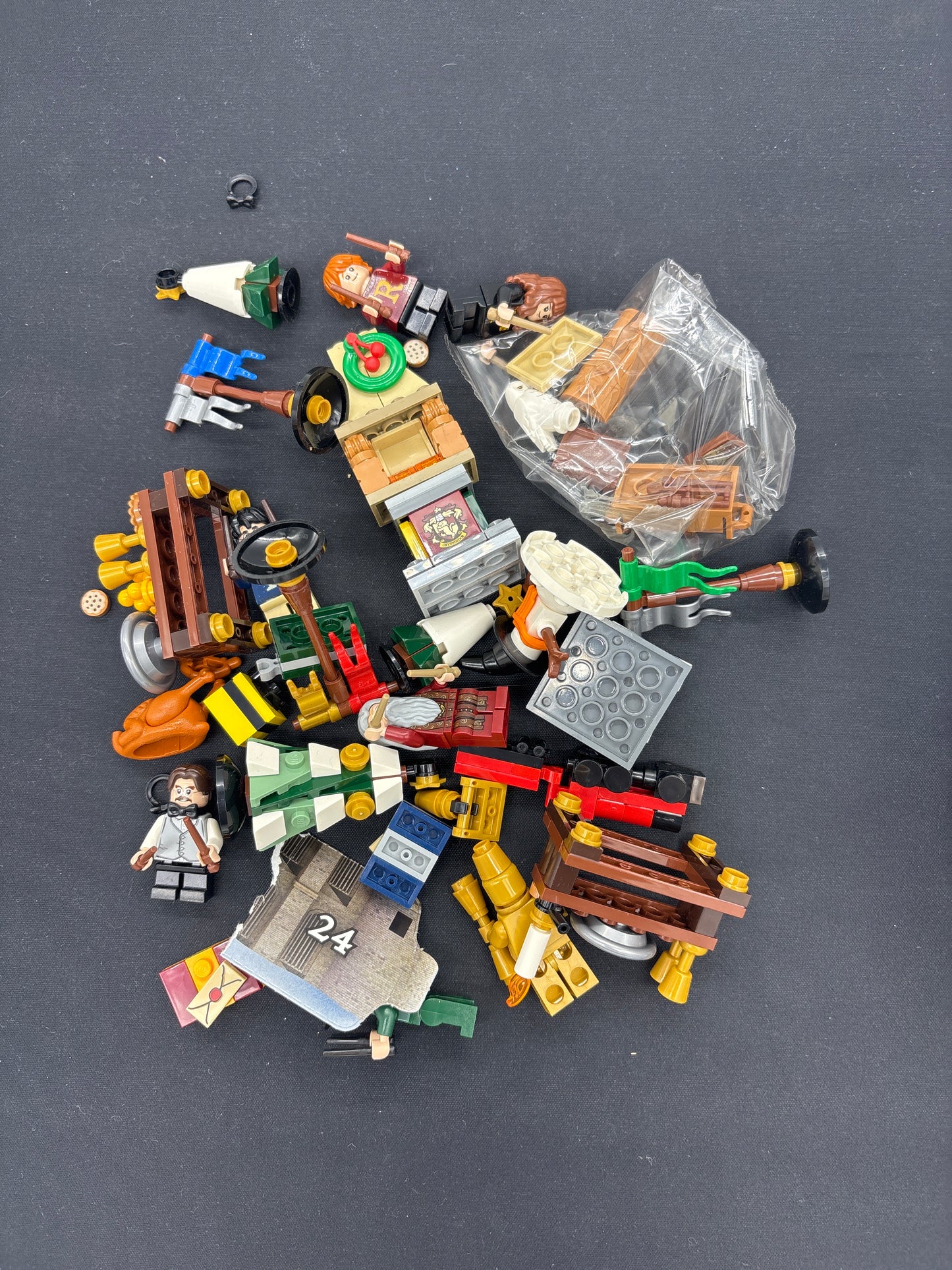 Auction Lot 255: Assorted Harry Potter Loose Lego