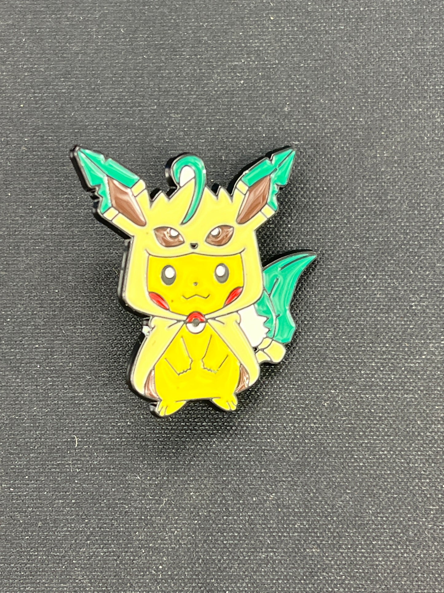 Auction Lot 173: Pokemon Pin Leafeon Pikachu Poncho