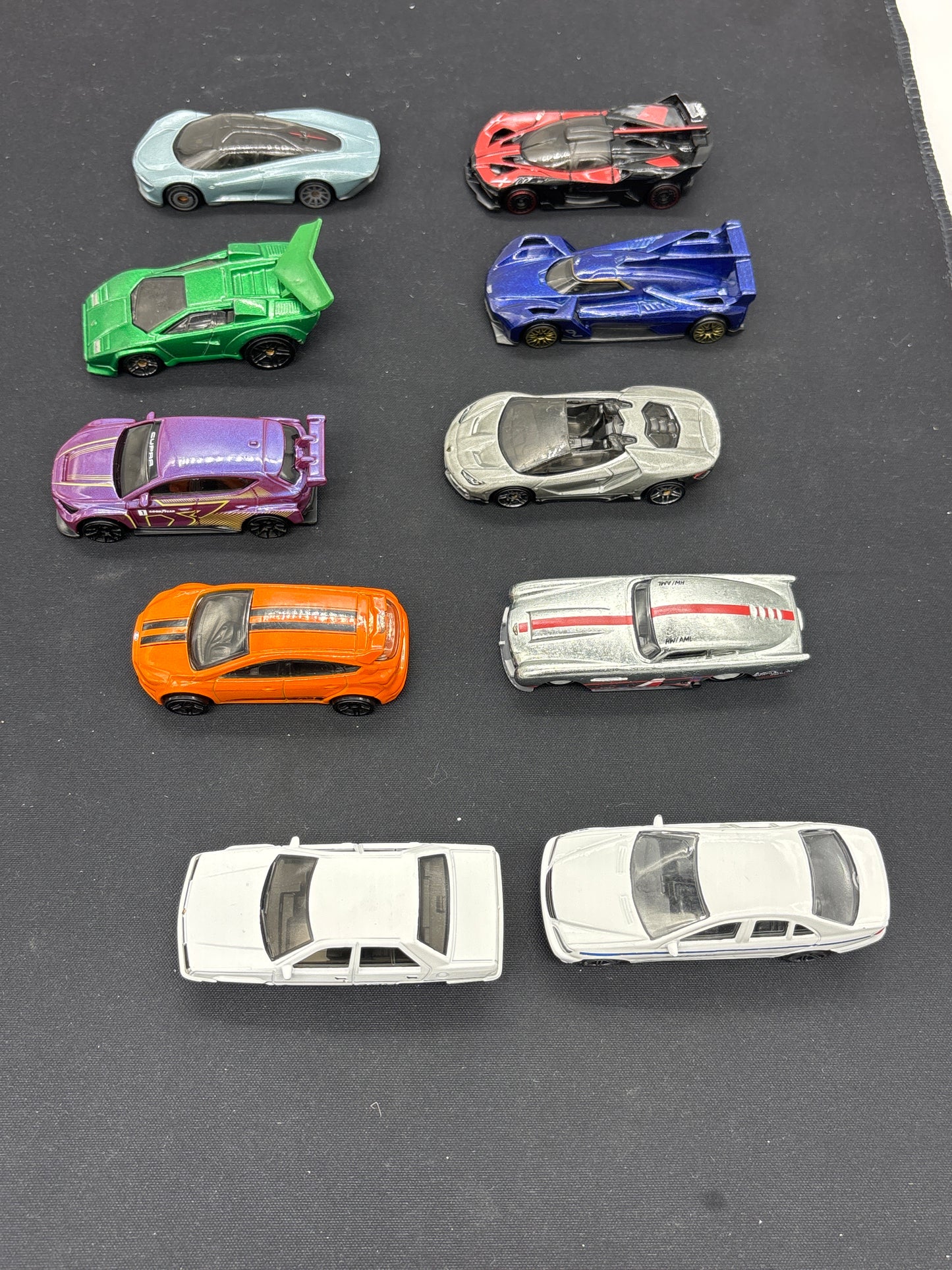 Auction Lot 61: Hot Wheels Loose Car Figure Lot 3