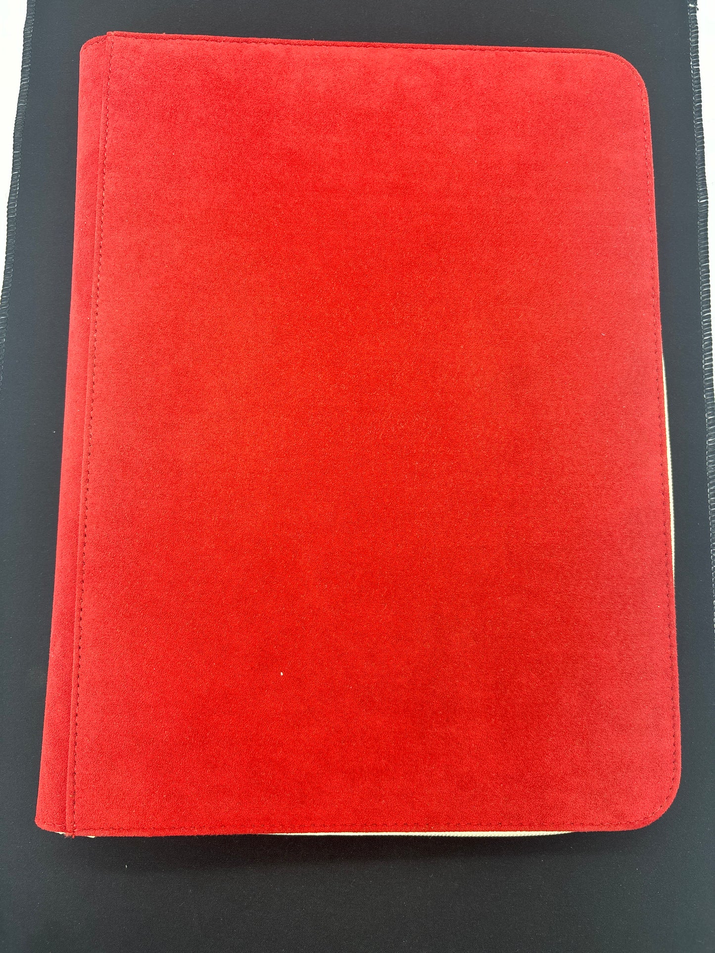 Auction Lot 334: 9 Pocket Suede TCG Binder with Zipper