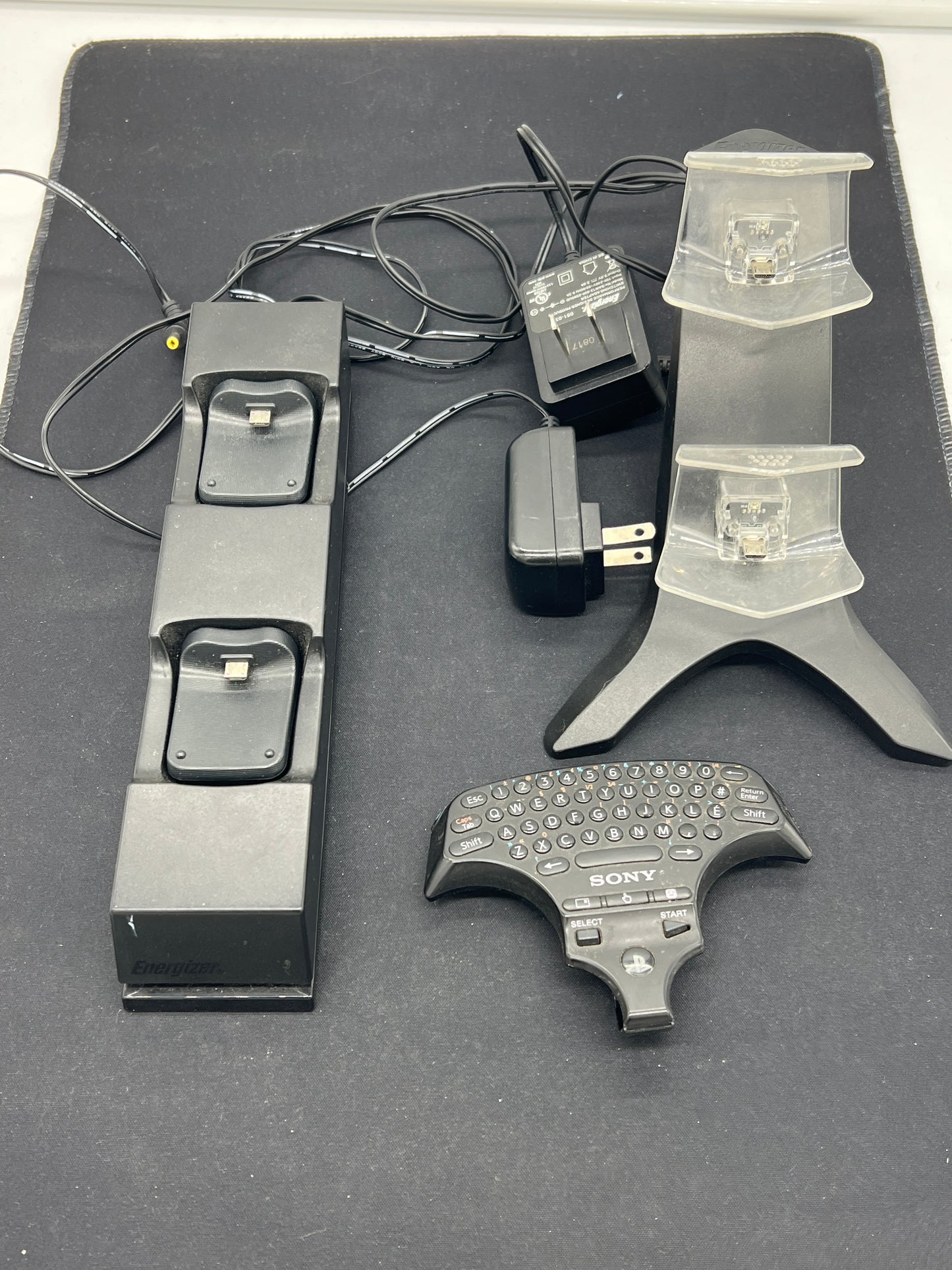Auction Lot 141: Gaming Accessory Lot Sony PS3 Wireless Chatpad Energizer Charge Dock ETC