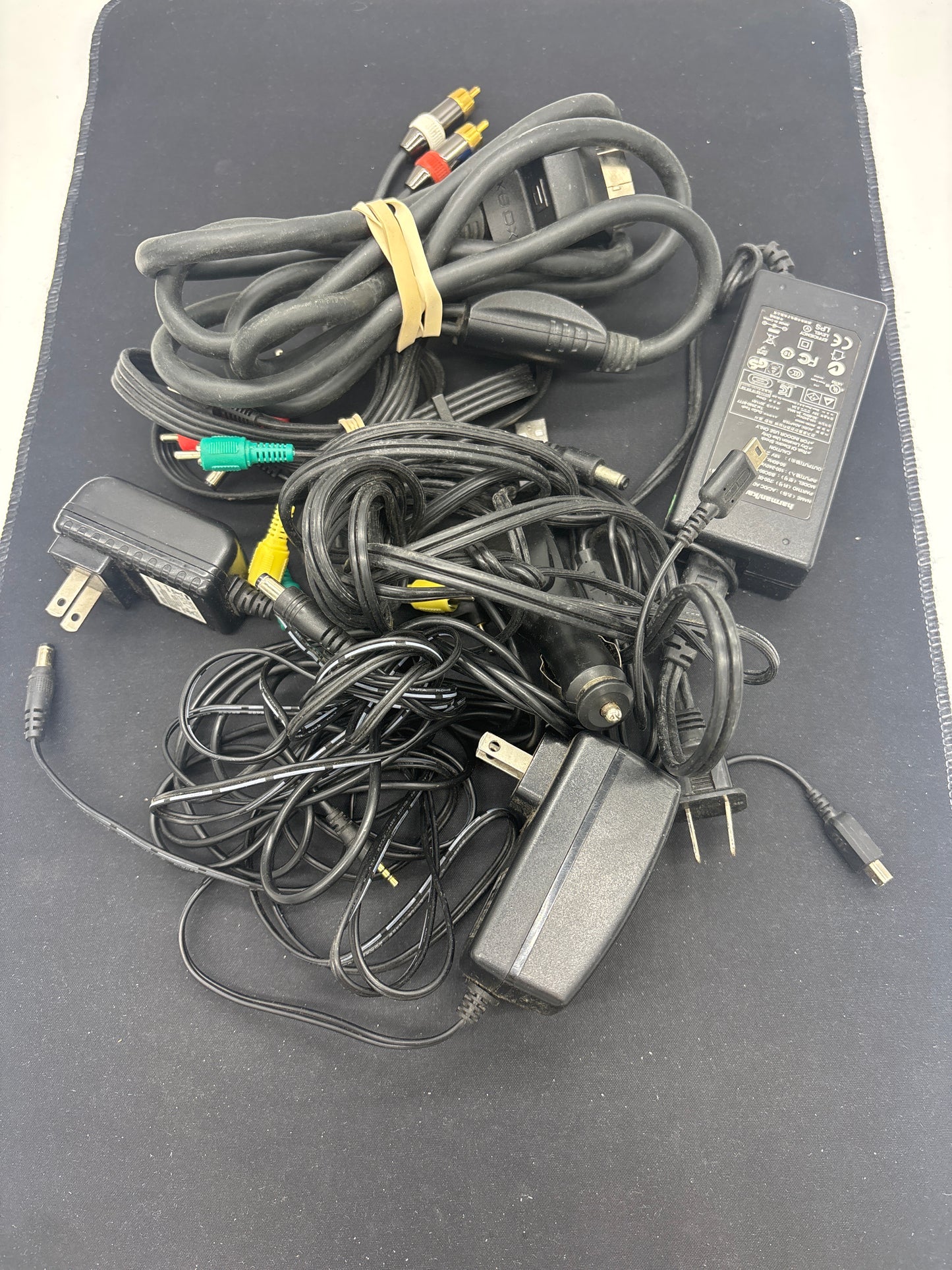 Auction Lot 340: Mixed Lot of Power Adapters & AV Cables