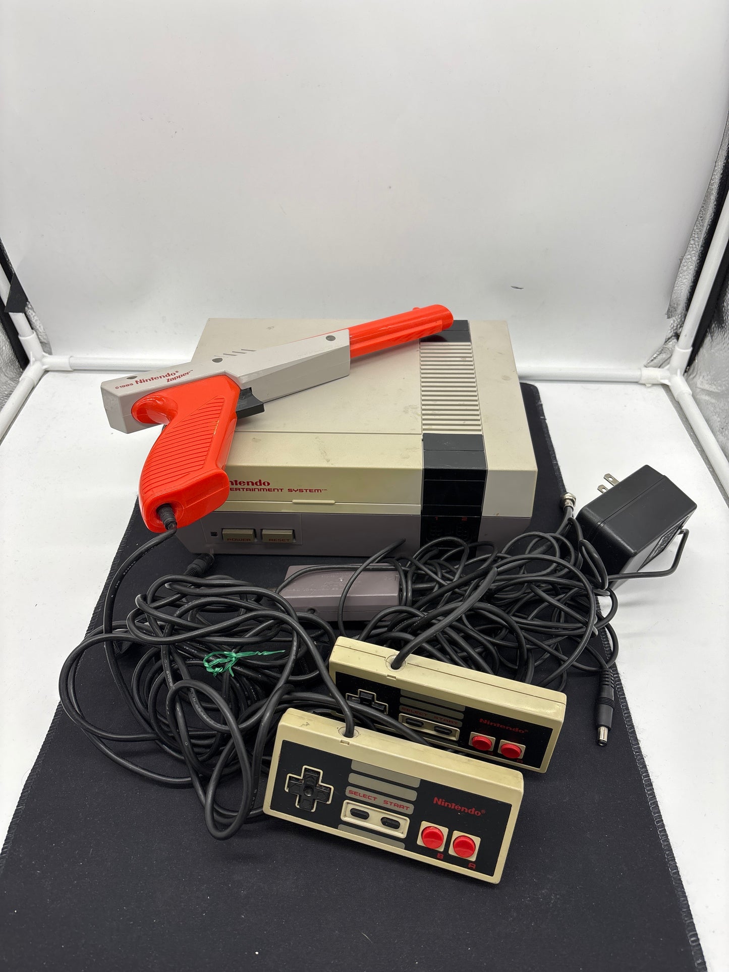 Auction Lot 7: Nintendo NES Entertainment System Tested Working With Cords 2 Controllers And Zapper Lot 1