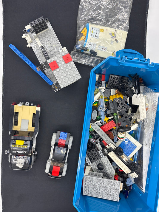 Auction Lot 311: Loose Lego Set with Pieces and Plastic Case