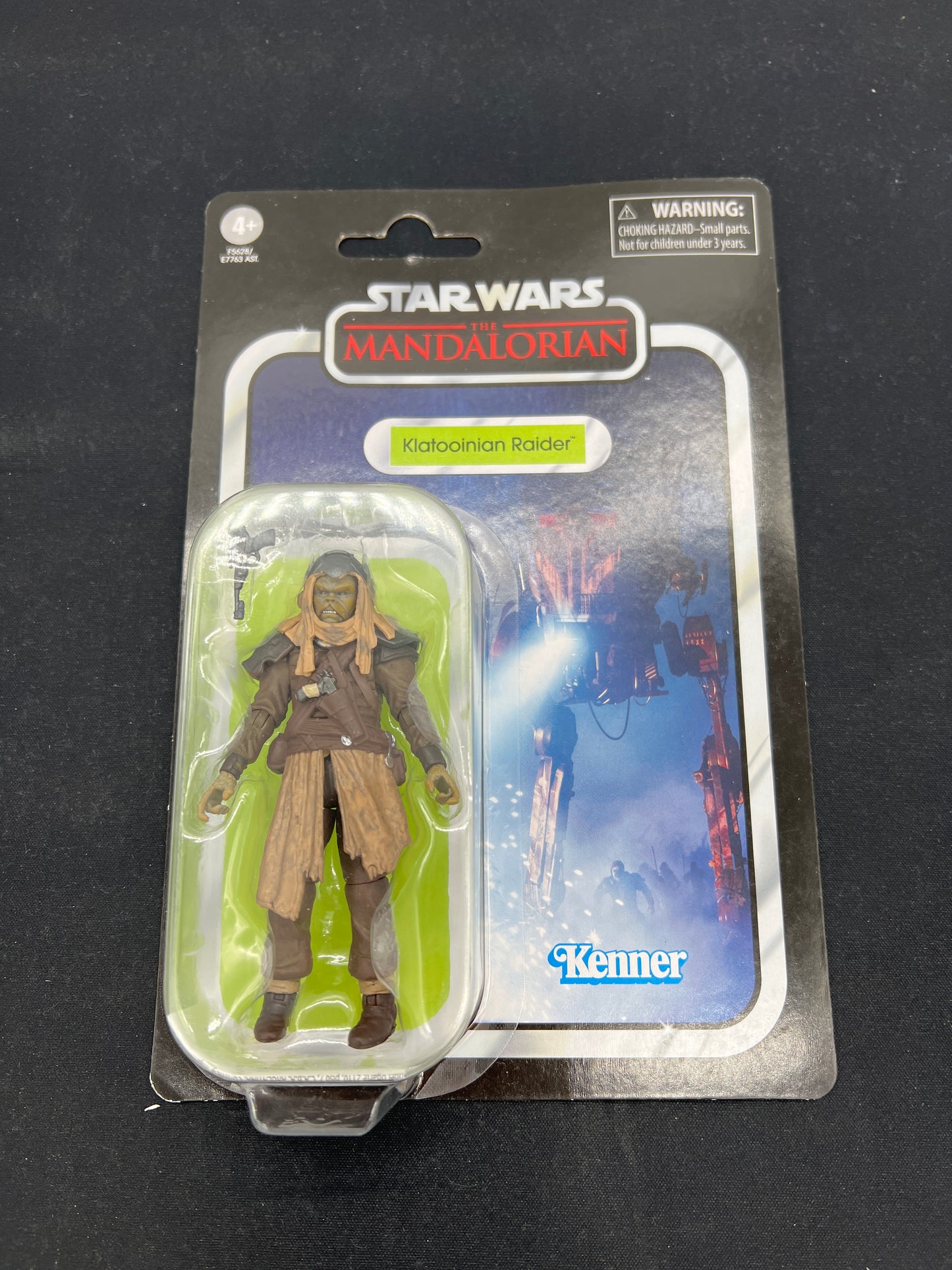 Auction Lot 134: Kenner Toys Star Wars Action Figure Mandalorian Klatoonian Raider Lot 2