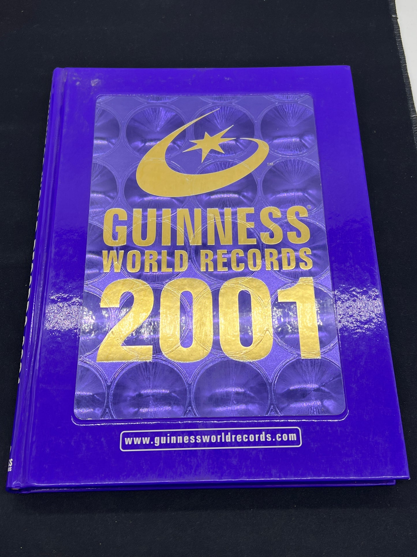 Auction Lot 136: Guinnes World Records 2001 Book