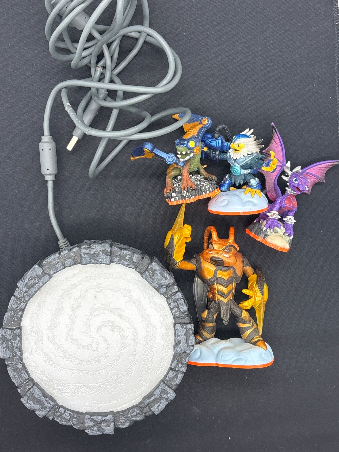 Auction Lot 48: Skylanders Giants Loose Figures Lot 1 With Skylander Pad