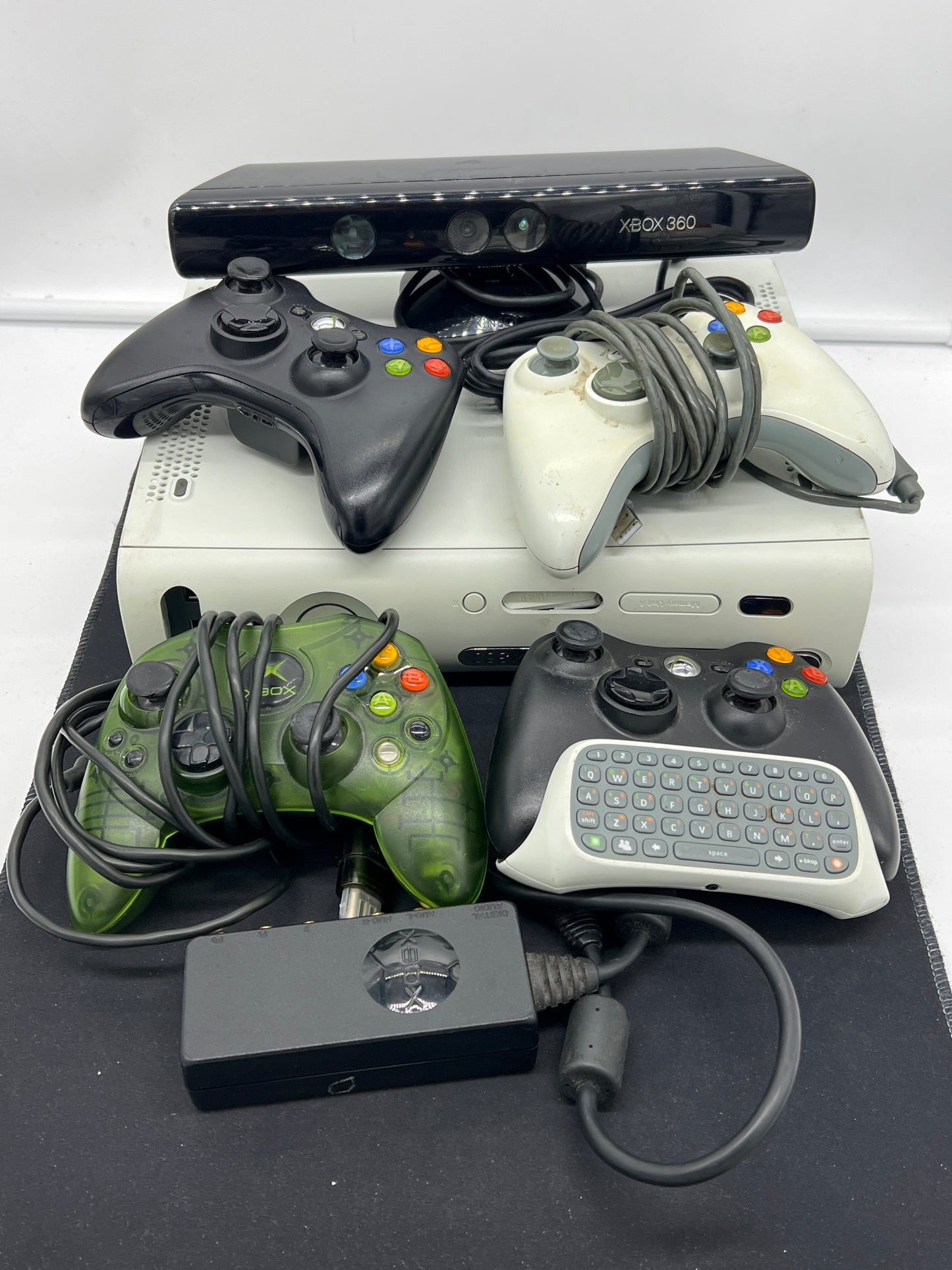 Auction Lot 227: XBOX and XBOX 360 Assorted Console and Controllers Lot All Untested