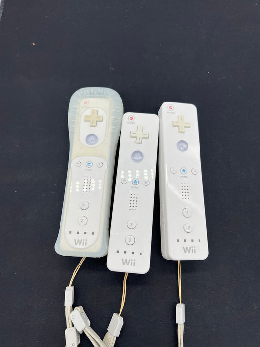 Auction Lot 111: Nintendo Wii Untested Controllers Lot 1
