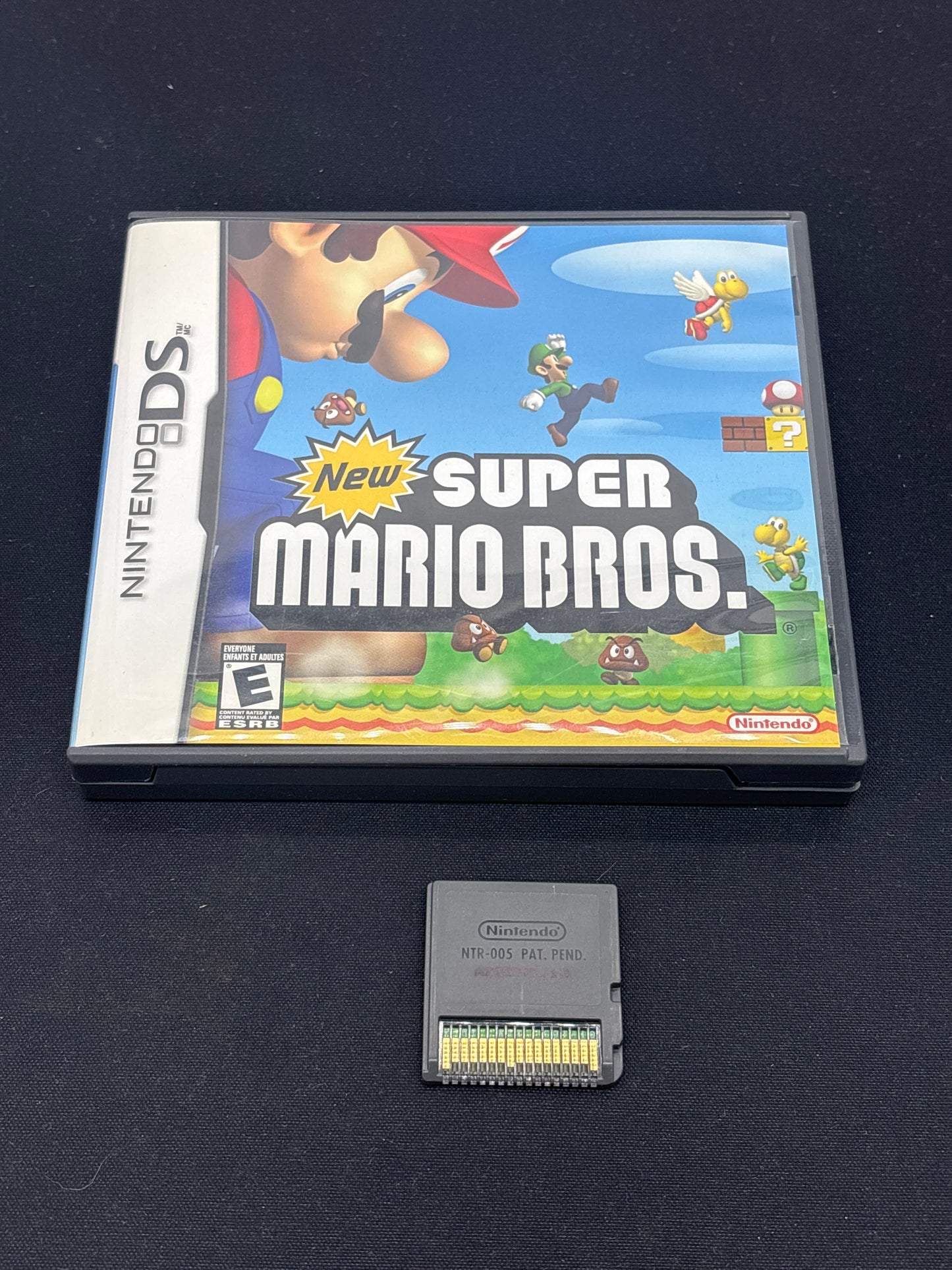 Auction Lot 3: Nintendo DS Video Game Super Mario Bros Game and Case