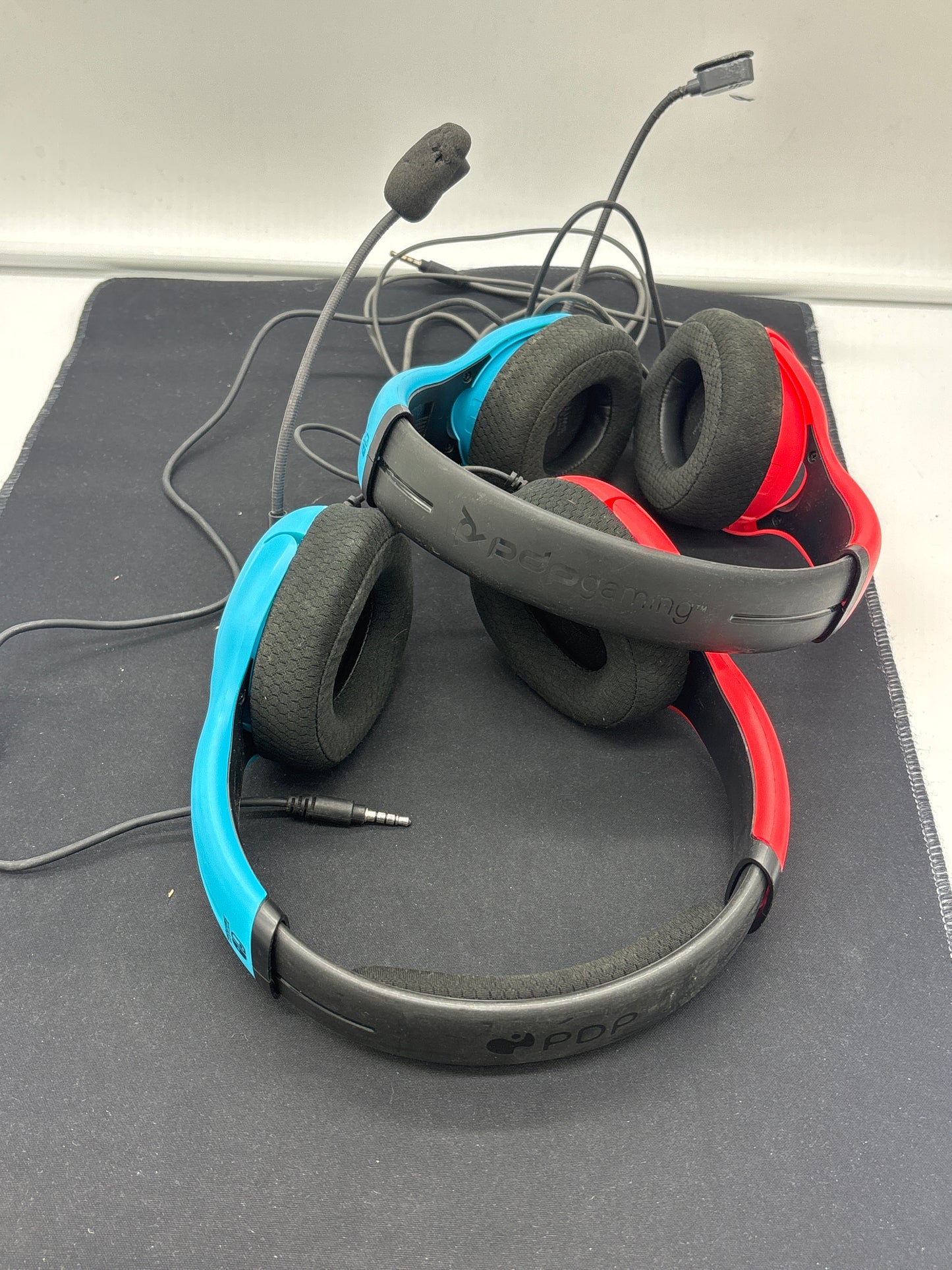Auction Lot 31: Nintendo Switch Headphones Set of 2