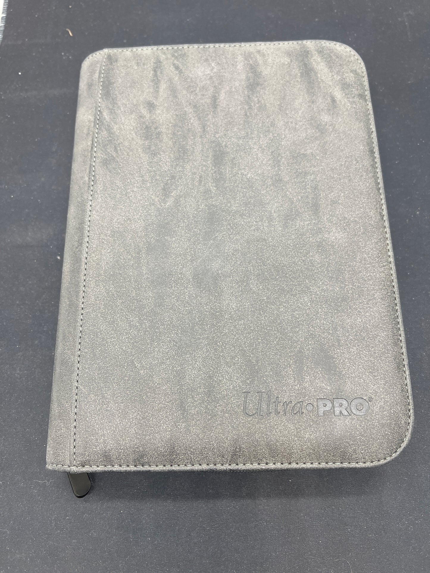 Auction Lot 240: UltraPro Zipper 4 Pocket 160 TCG Binder Ringless Lot 1