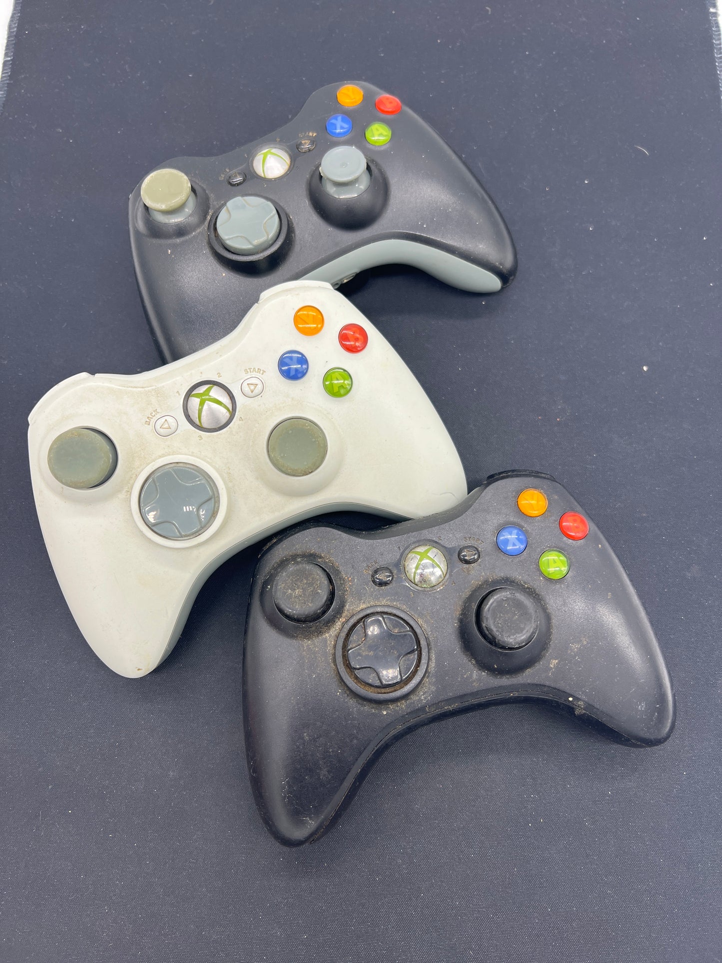 Auction Lot 350: XBOX 350 Controller Lot For Parts