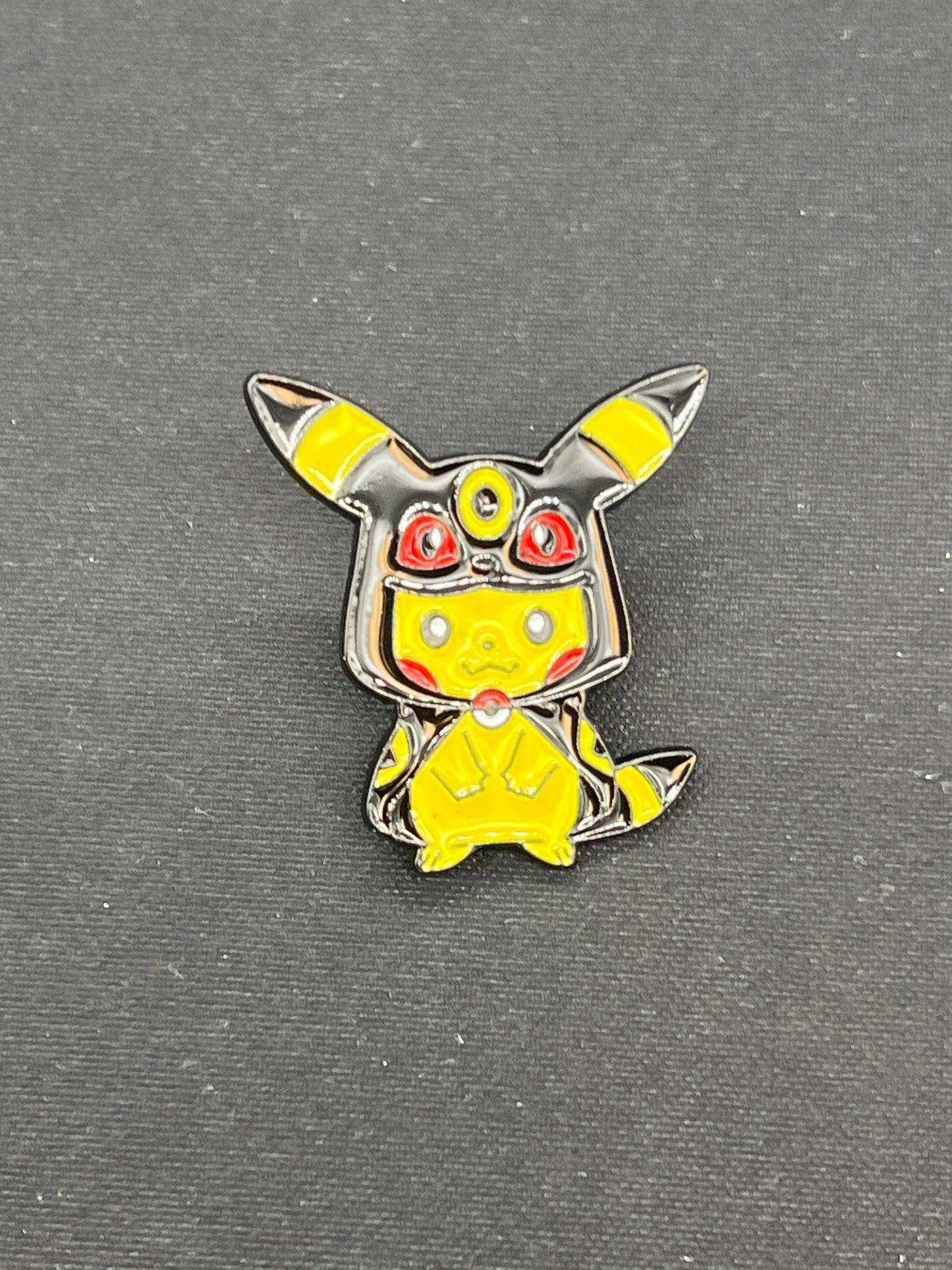 Auction Lot 176: Pokemon Pin Umbreon Pikachu Poncho
