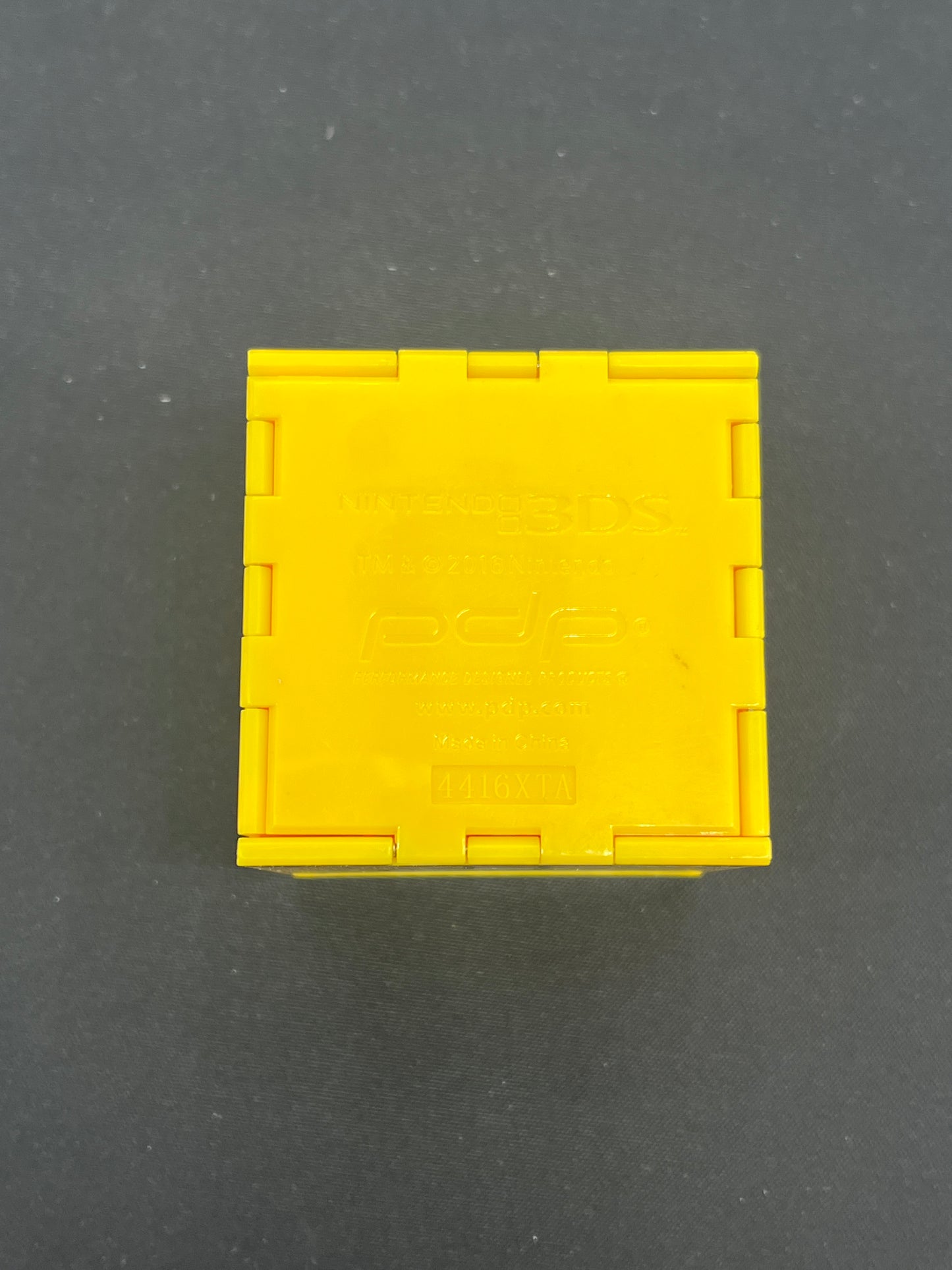 Auction Lot 281: Nintendo 3DS Super Mario ? Cube Cartidge Holder Games not included* Lot 1