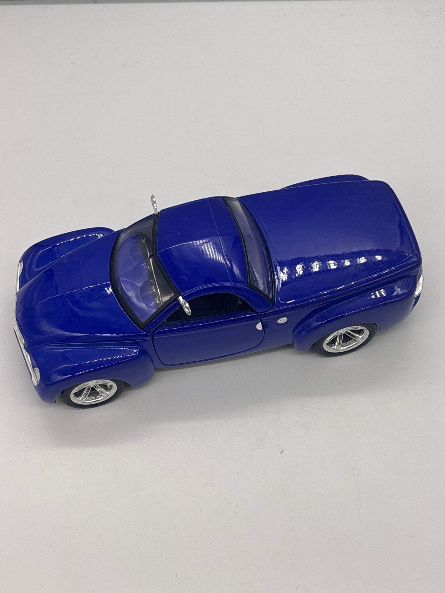 Auction Lot 3: 2000 Chevrolet SSR 1:18 Die Cast Figure