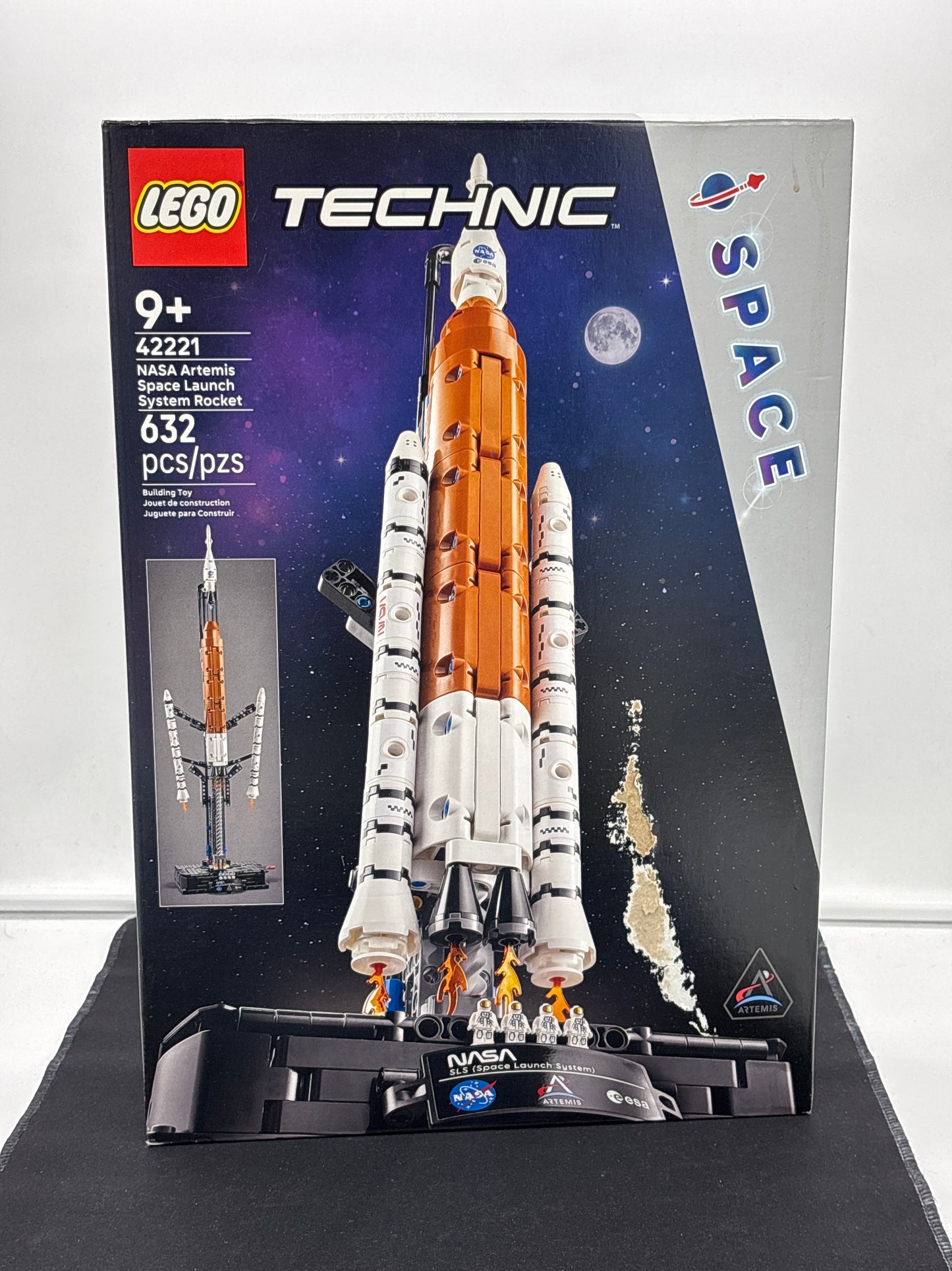 Auction Lot 85: LEGO 42221 NASA Artemis Space Launch System Rocket CIB Damaged Box