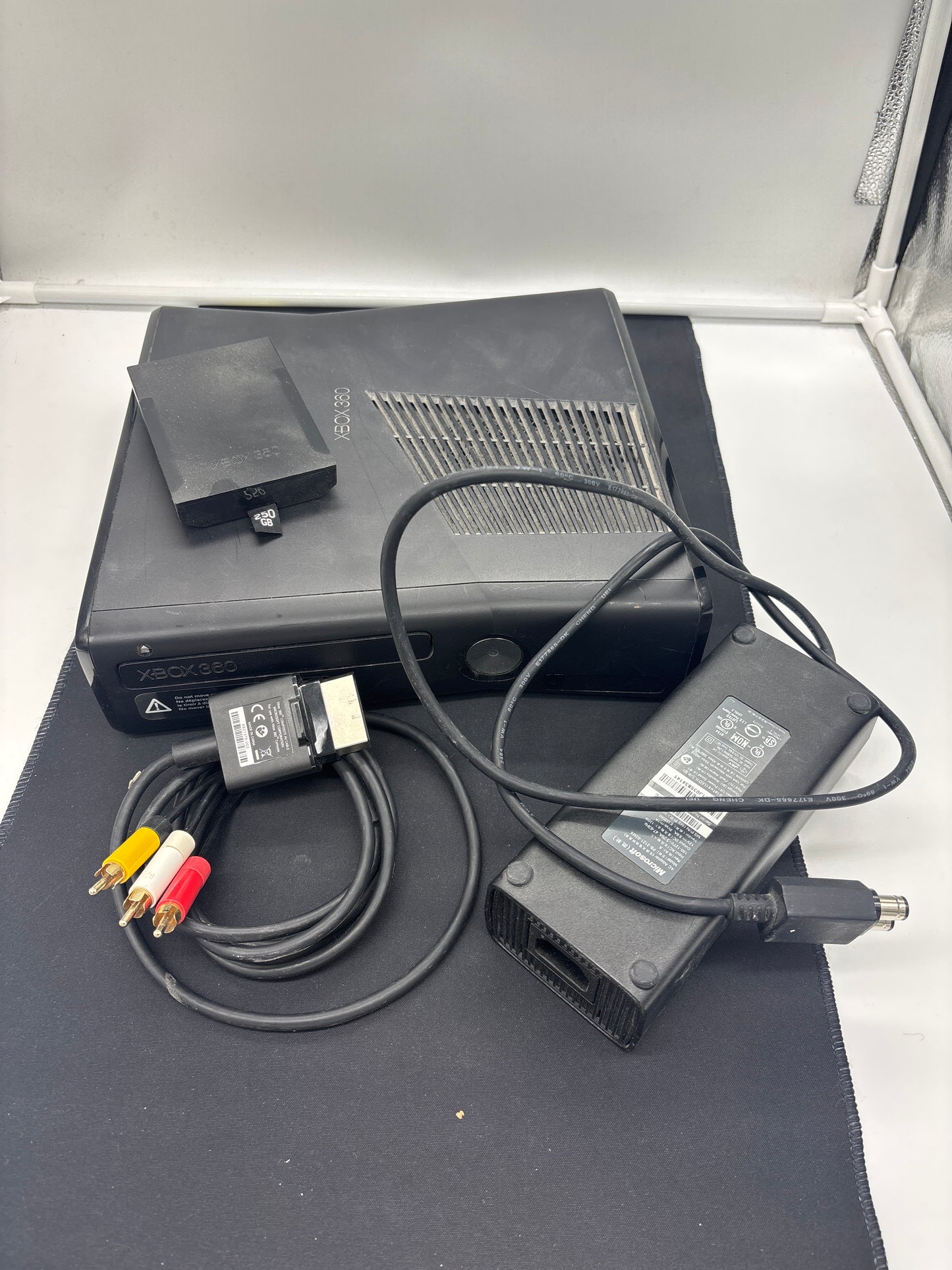 Auction Lot 141: XBOX 360 250GB Tested Working Missing Controller and Power Cord