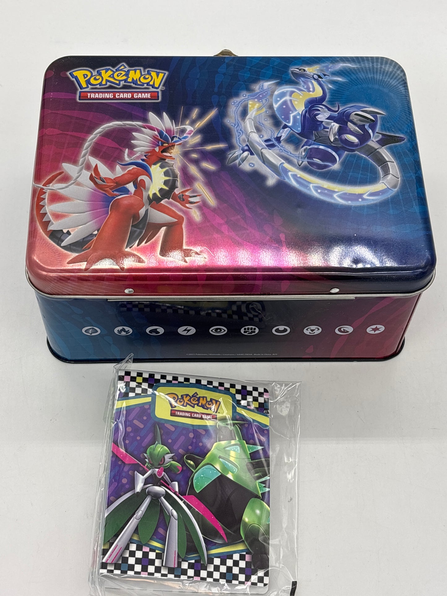 Auction Lot 208: Pokemon Lunch Tin With Mini Portfolio Lot 2