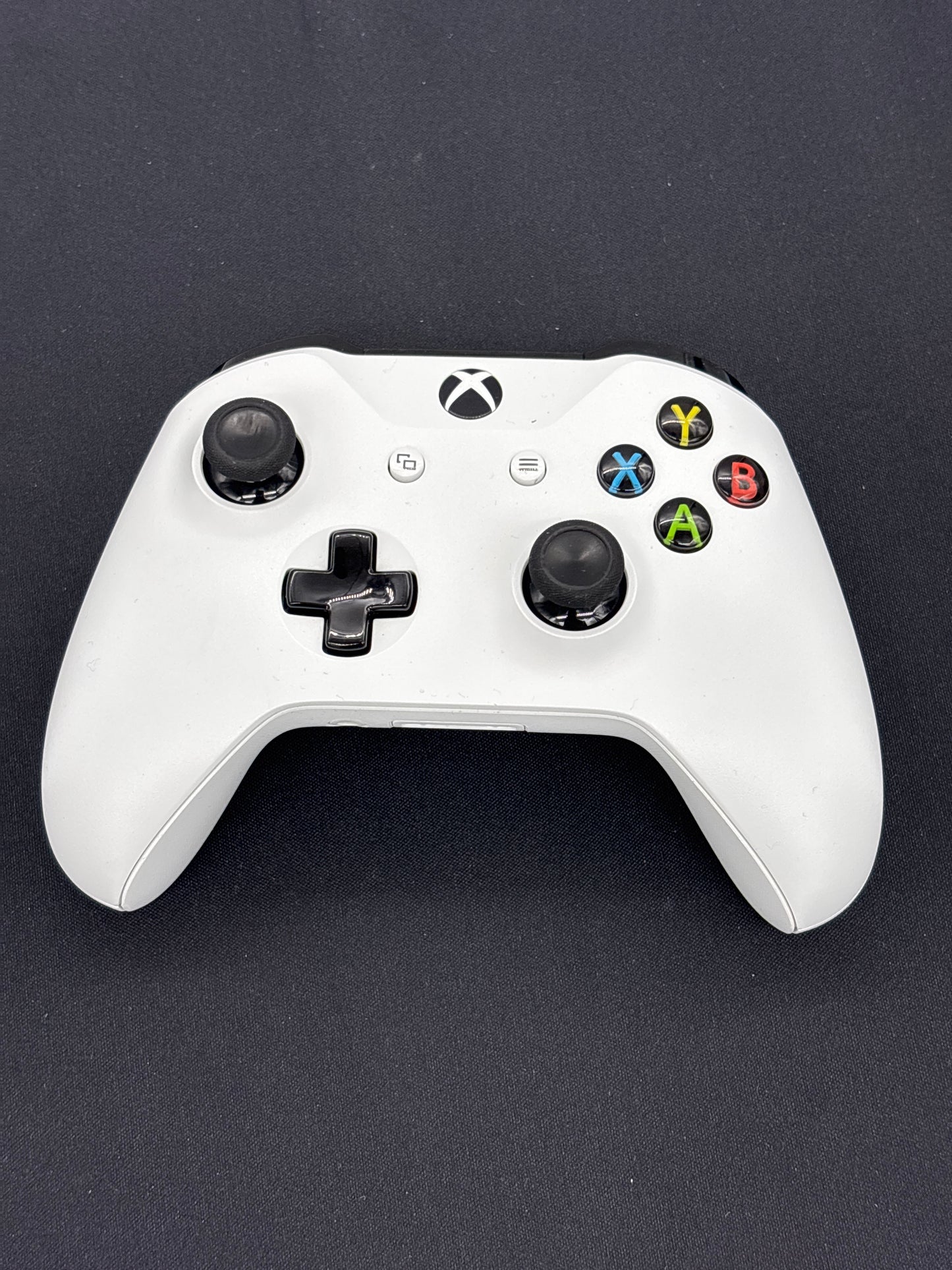 Auction Lot 103: XBOX One Controller Not Working For Parts
