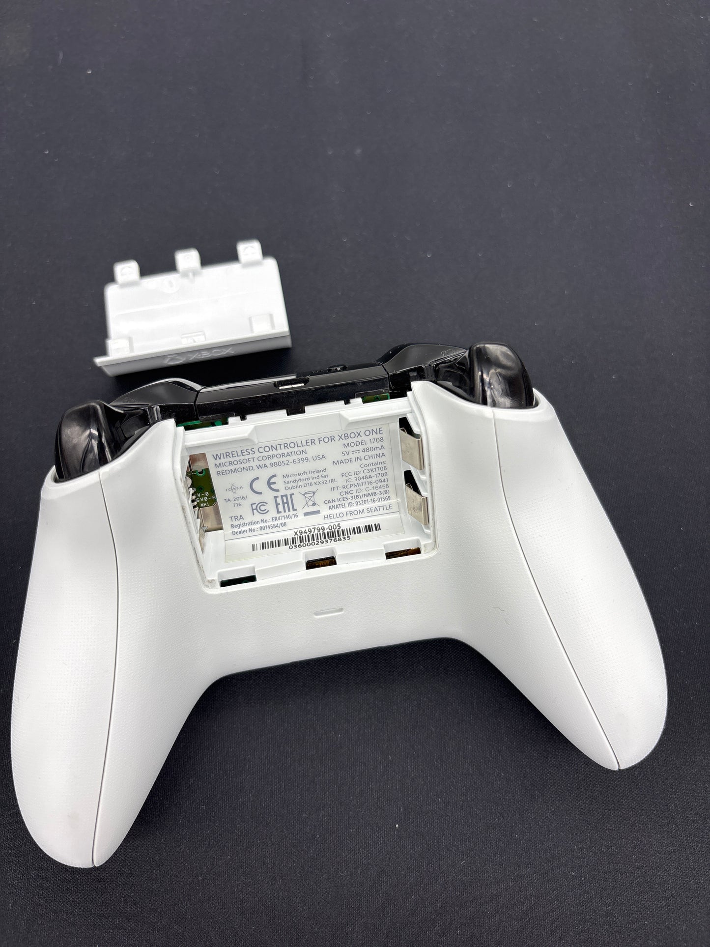 Auction Lot 103: XBOX One Controller Not Working For Parts