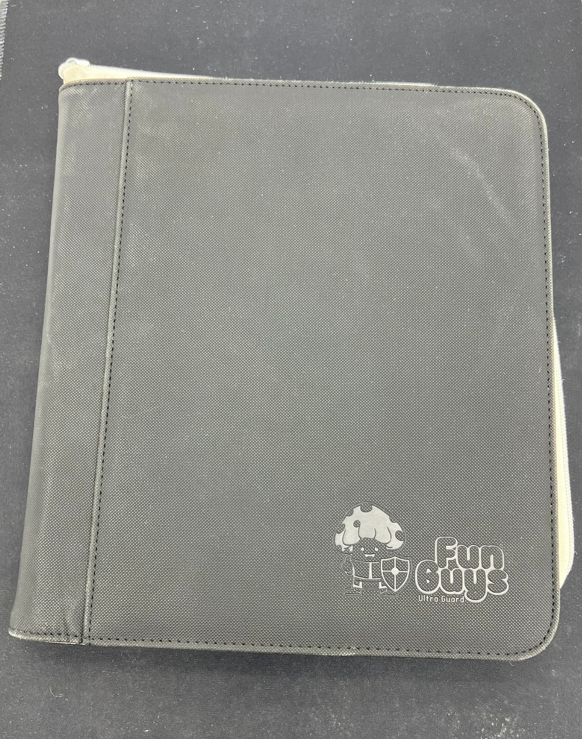 Auction Lot 126: Fun Guys 4 Pocket Toploader Binder Lightly Used