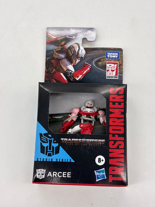 Auction Lot 101: Transformers Studio Series Arcee Figure