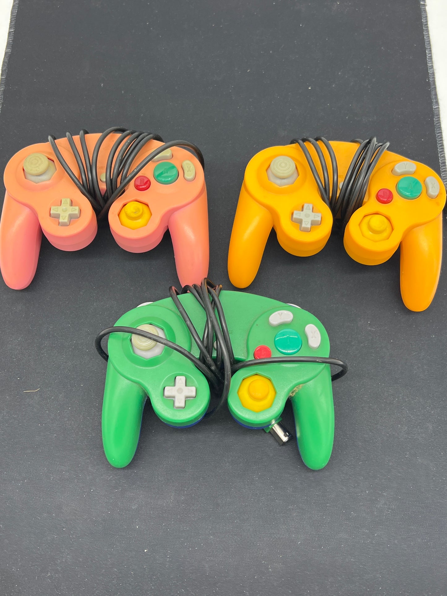 Auction Lot 226: Lot of 3 Nintendo Gamecube Controllers Untested