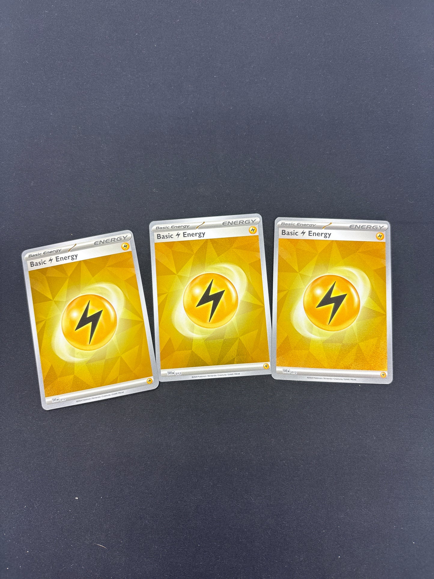 Auction Lot 250: Pokemon Lightning Holo Energy Card Lot 2 Conditions Vary