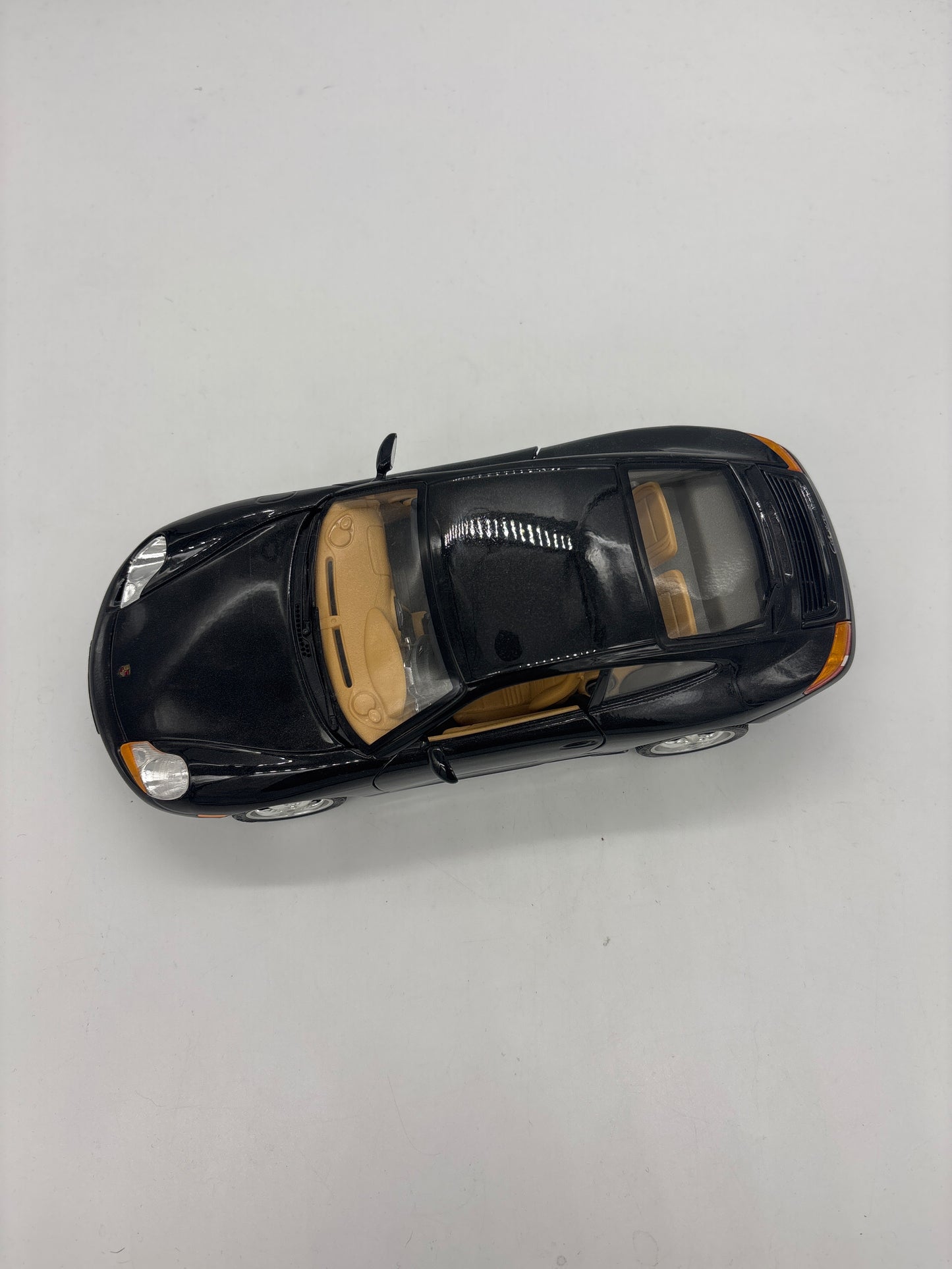 Auction Lot 8: Porsche 911 Carrera 1:18 Die Cast Figure