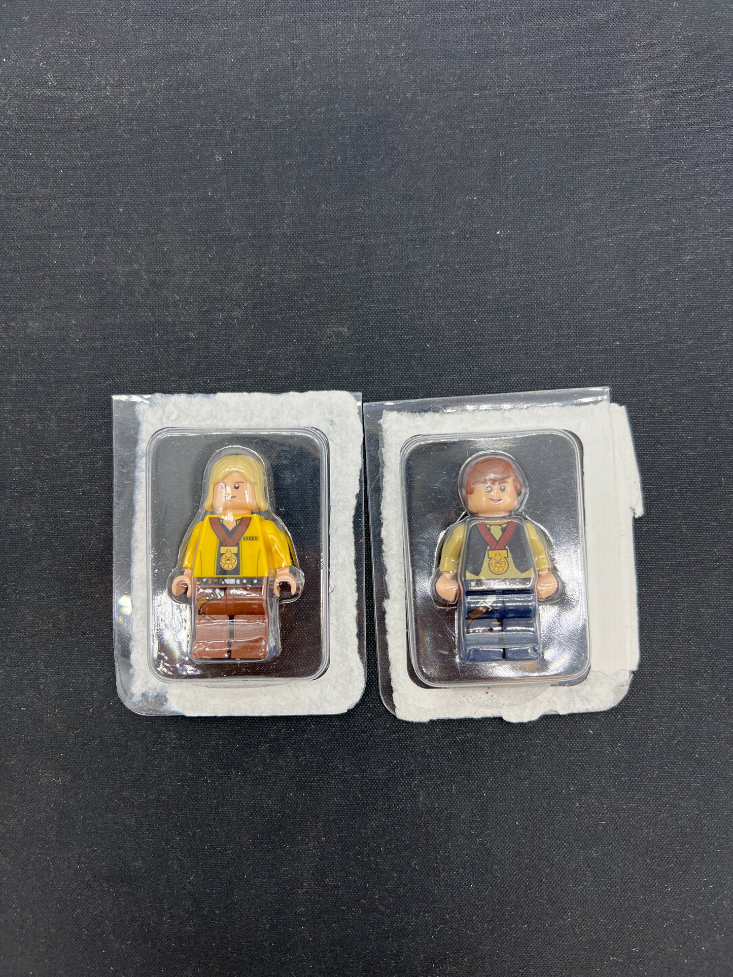 Auction Lot 200: Lego Minifigure Luke Skywalker Han Solo Gold Medal Celebration