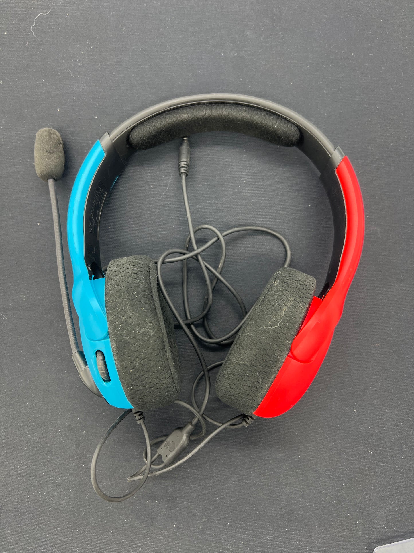 Auction Lot 295: Nintendo Switch Headset With Mic Red & Blue 3.5mm Wired