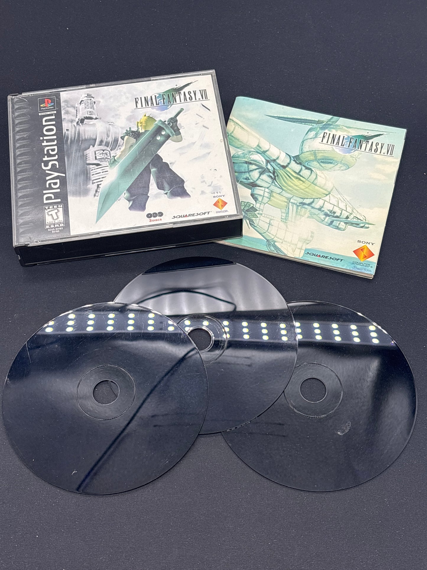 Auction Lot 144: PlayStation Final Fantasy 7 Three Disc Video Game CIB