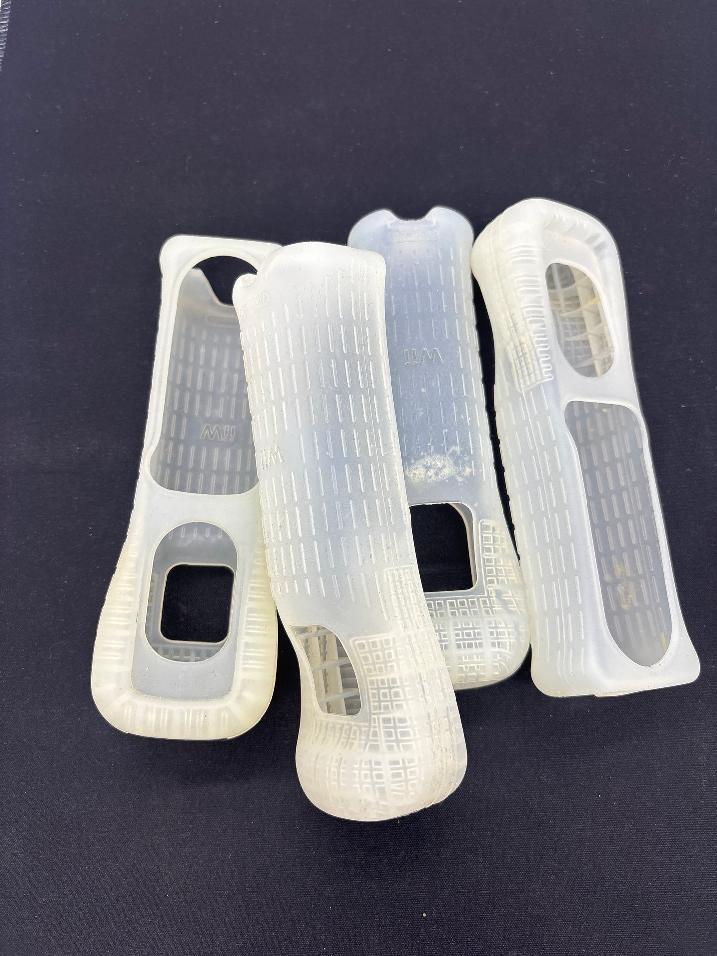 Auction Lot 86: Lot of 4 Wii Remote Sleeves Lot 1