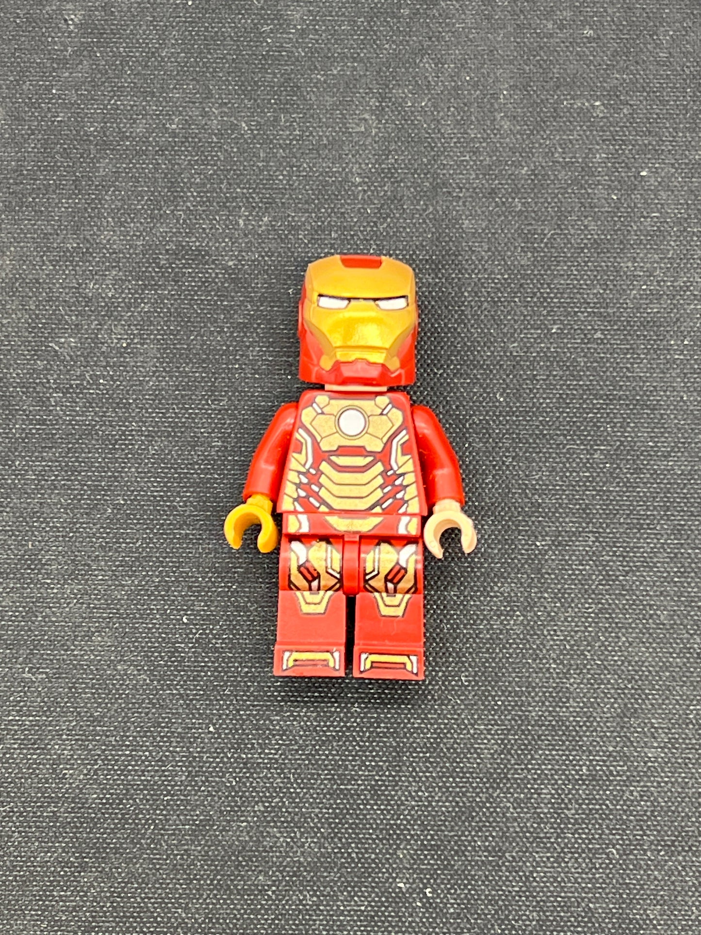 Auction Lot 220: Lego Official Loose Minifigure Iron Man Mark 42 Armor