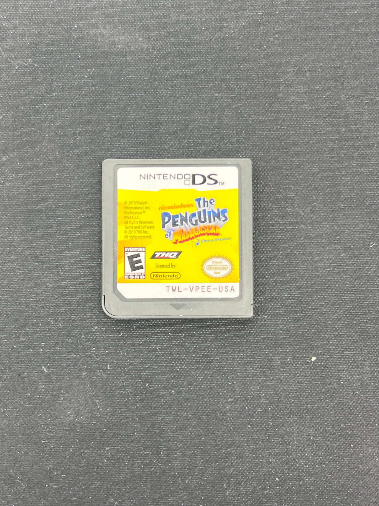 Auction Lot 311: Nintendo DS Video Game Loose The Penguins of Madagascar