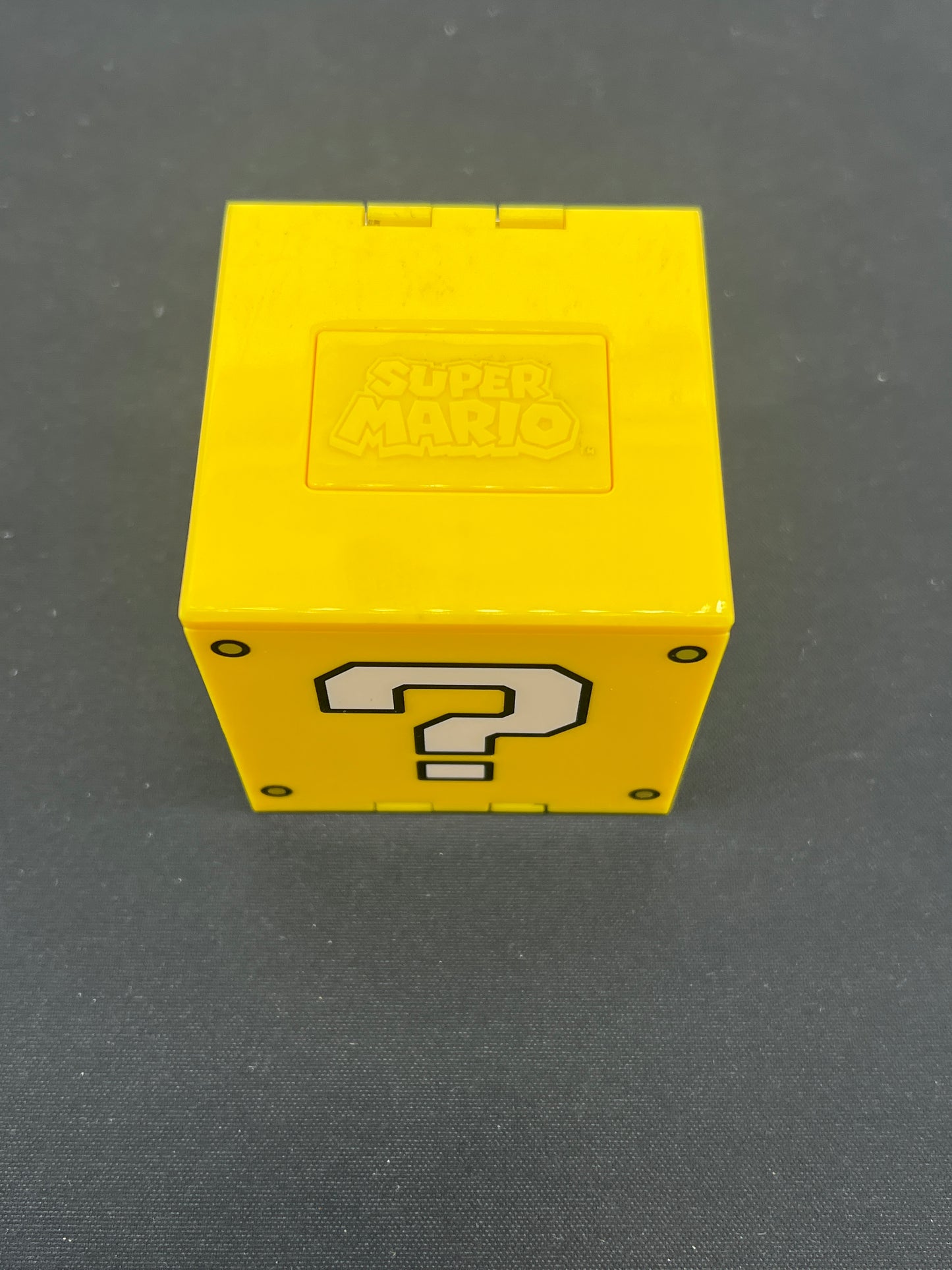 Auction Lot 281: Nintendo 3DS Super Mario ? Cube Cartidge Holder Games not included* Lot 1