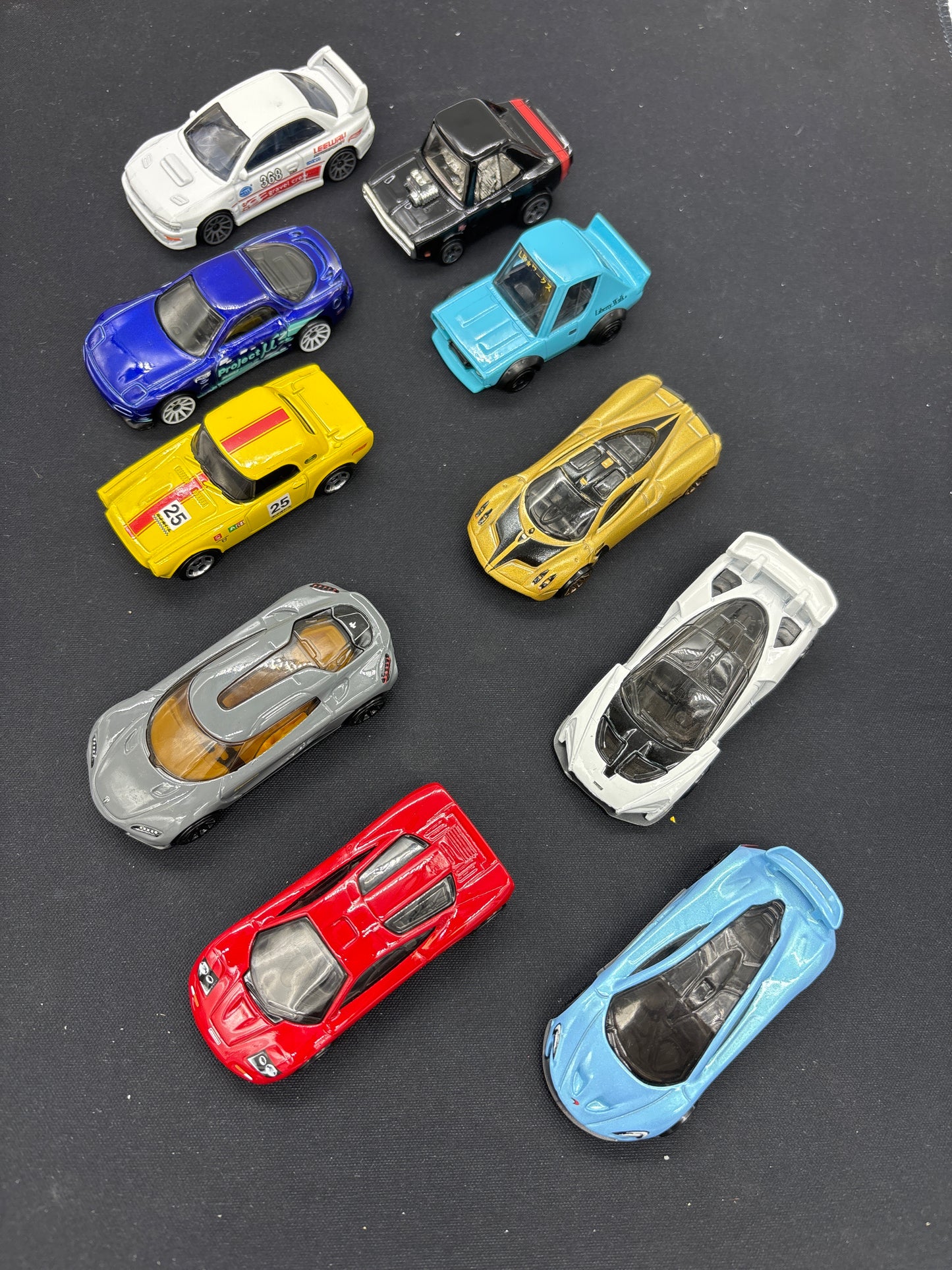 Auction Lot 59: Hot Wheels Loose Car Figure Lot 1